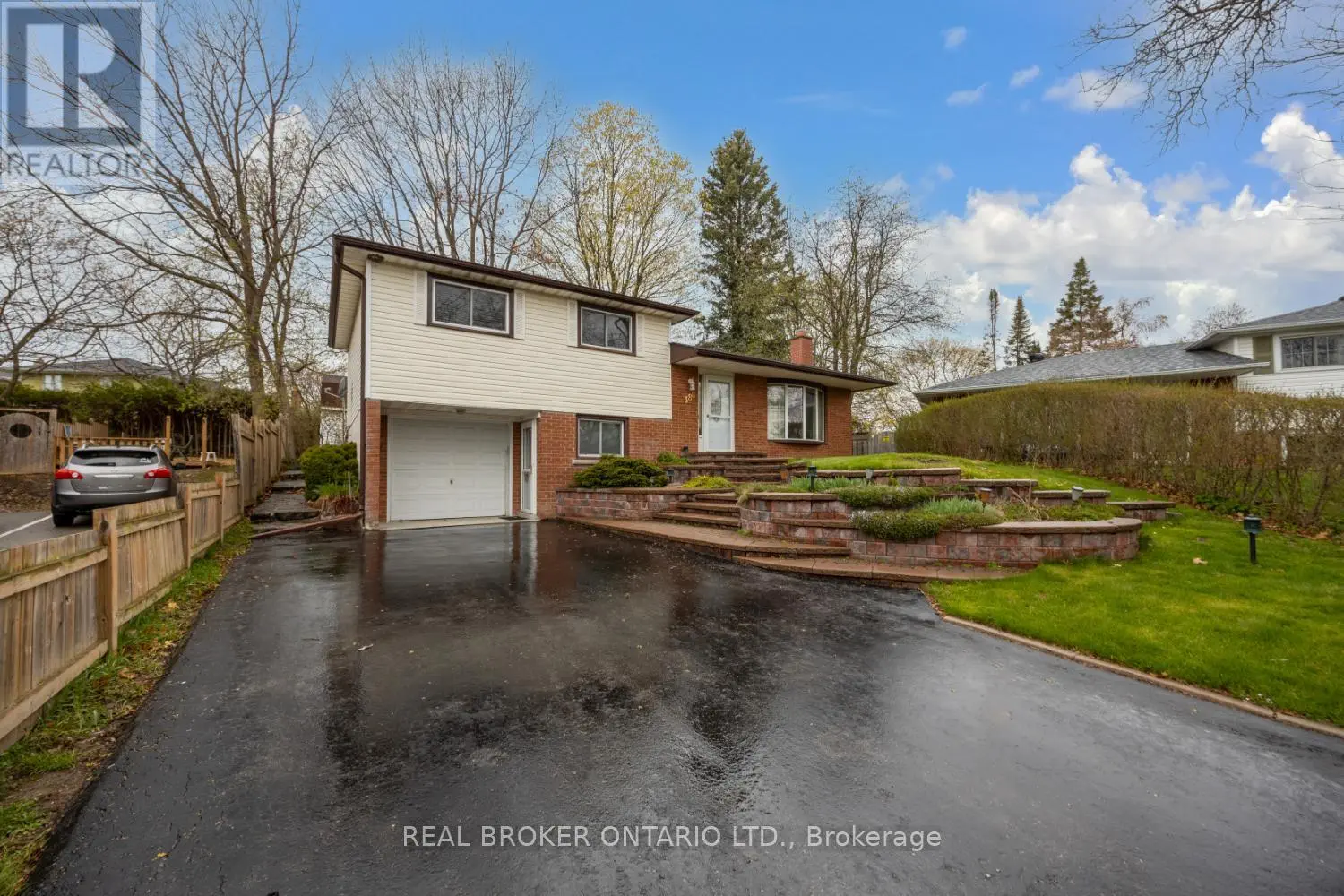 388 Marken Court, Oshawa, Ontario  L1G 2K1 - Photo 1 - E12136381