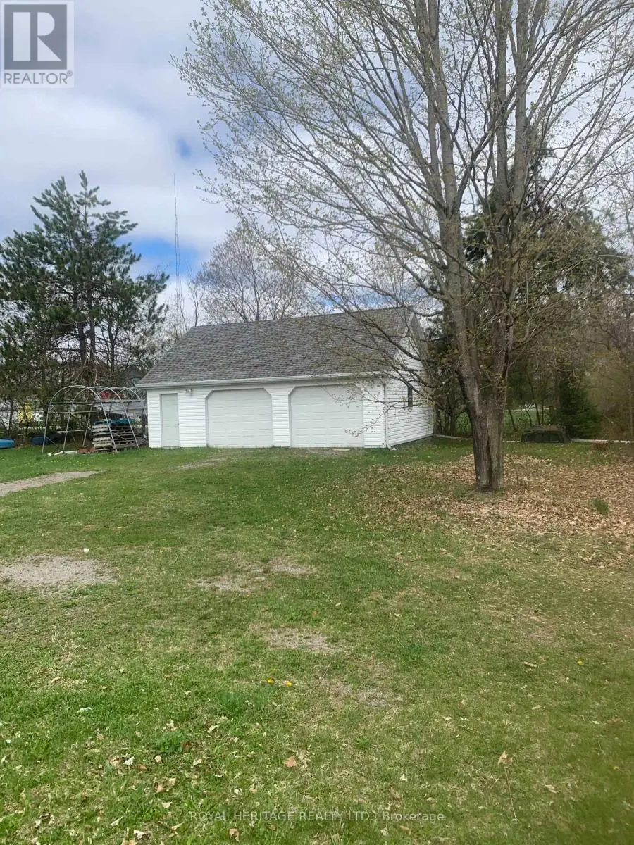 10 Coronation Drive, Kawartha Lakes, Ontario  K0M 1A0 - Photo 1 - X12136327