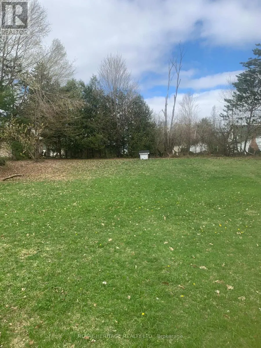 10 Coronation Drive, Kawartha Lakes, Ontario  K0M 1A0 - Photo 3 - X12136327