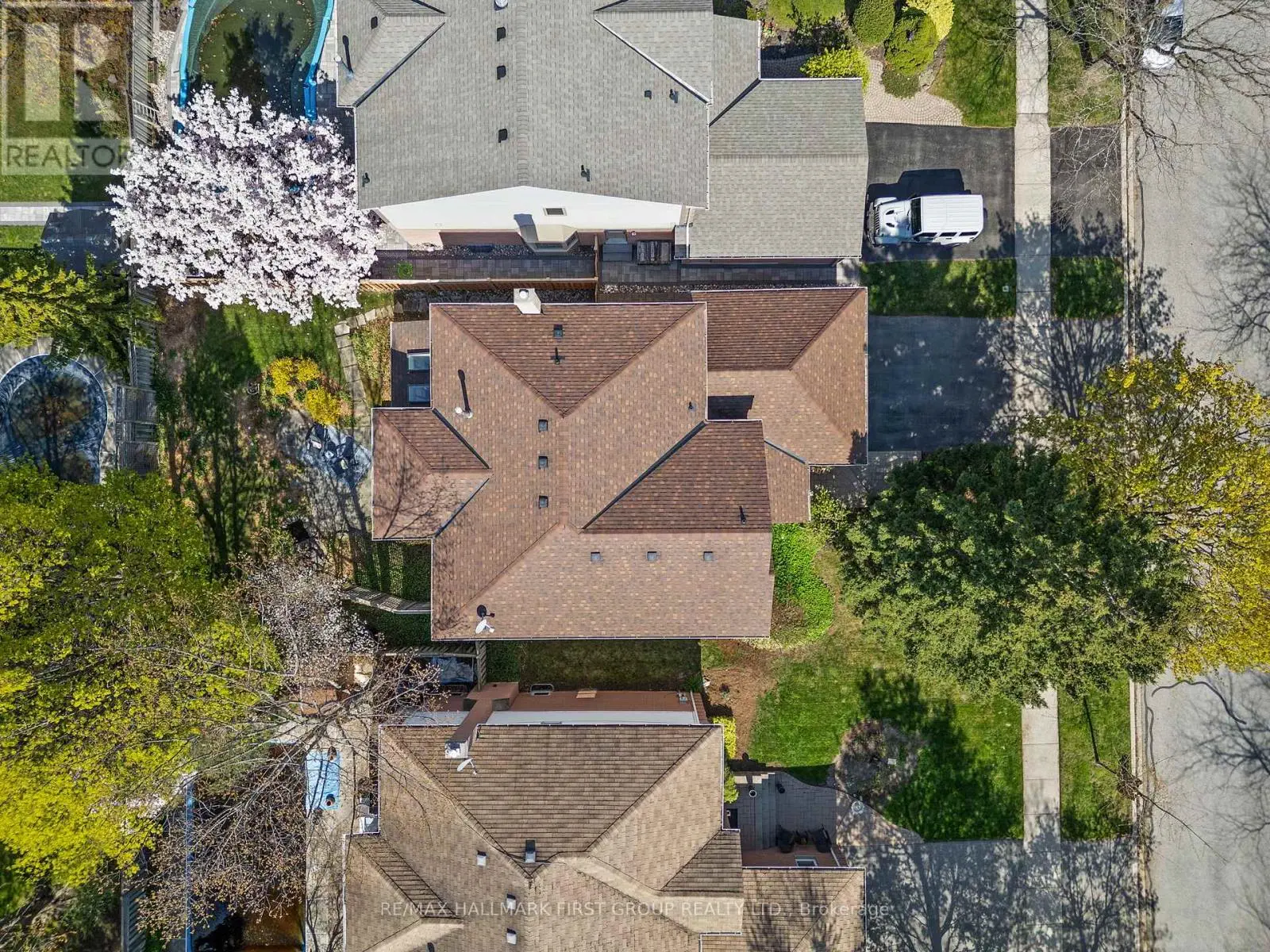 22 Kennett Drive, Whitby, Ontario  L1P 1L5 - Photo 2 - E12136692