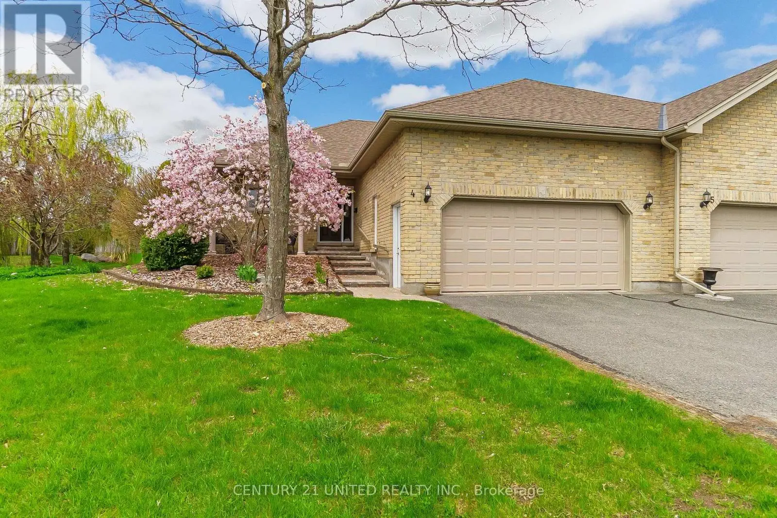 4 - 227 Carnegie Avenue, Peterborough North, Ontario  K9L 0B3 - Photo 1 - X12136683