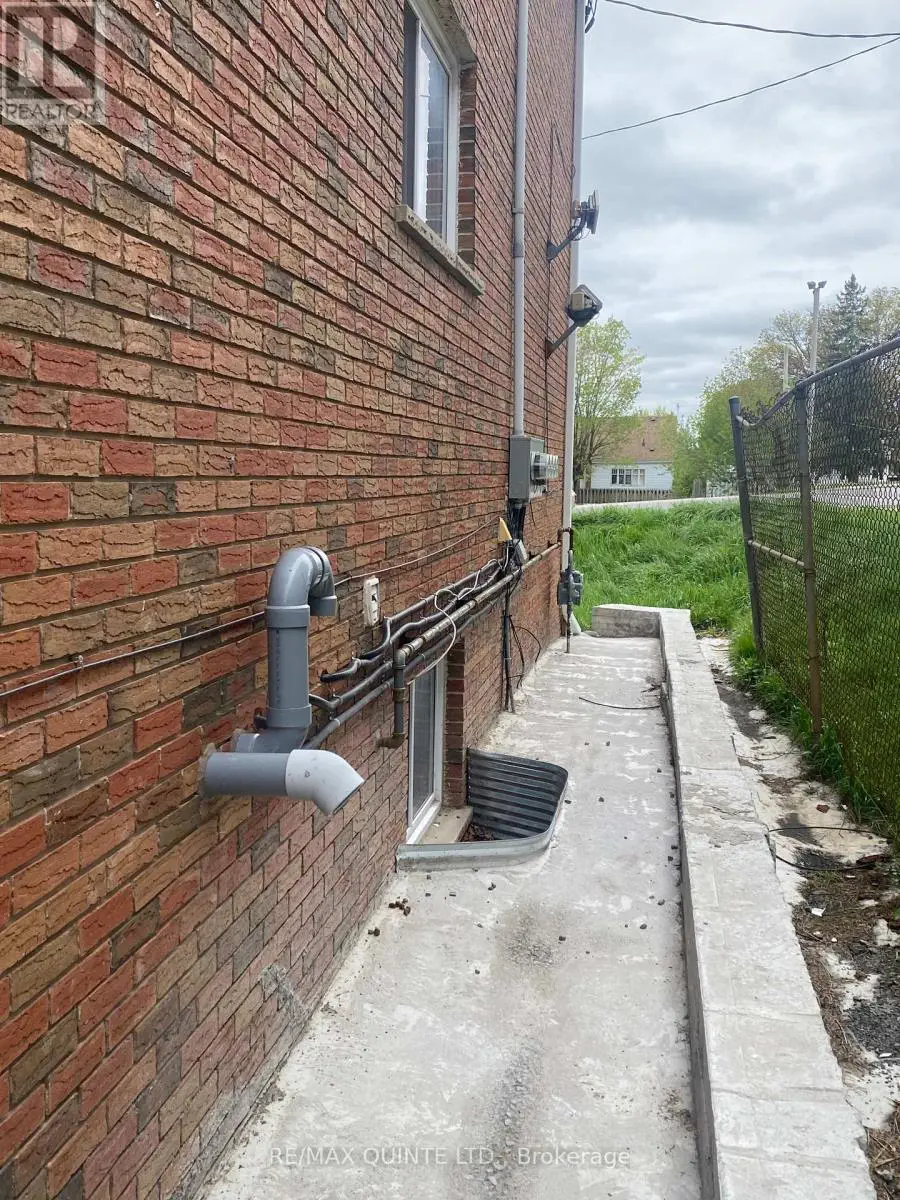 59 North Front Street, Belleville, Ontario  K8P 3B2 - Photo 3 - X12136785