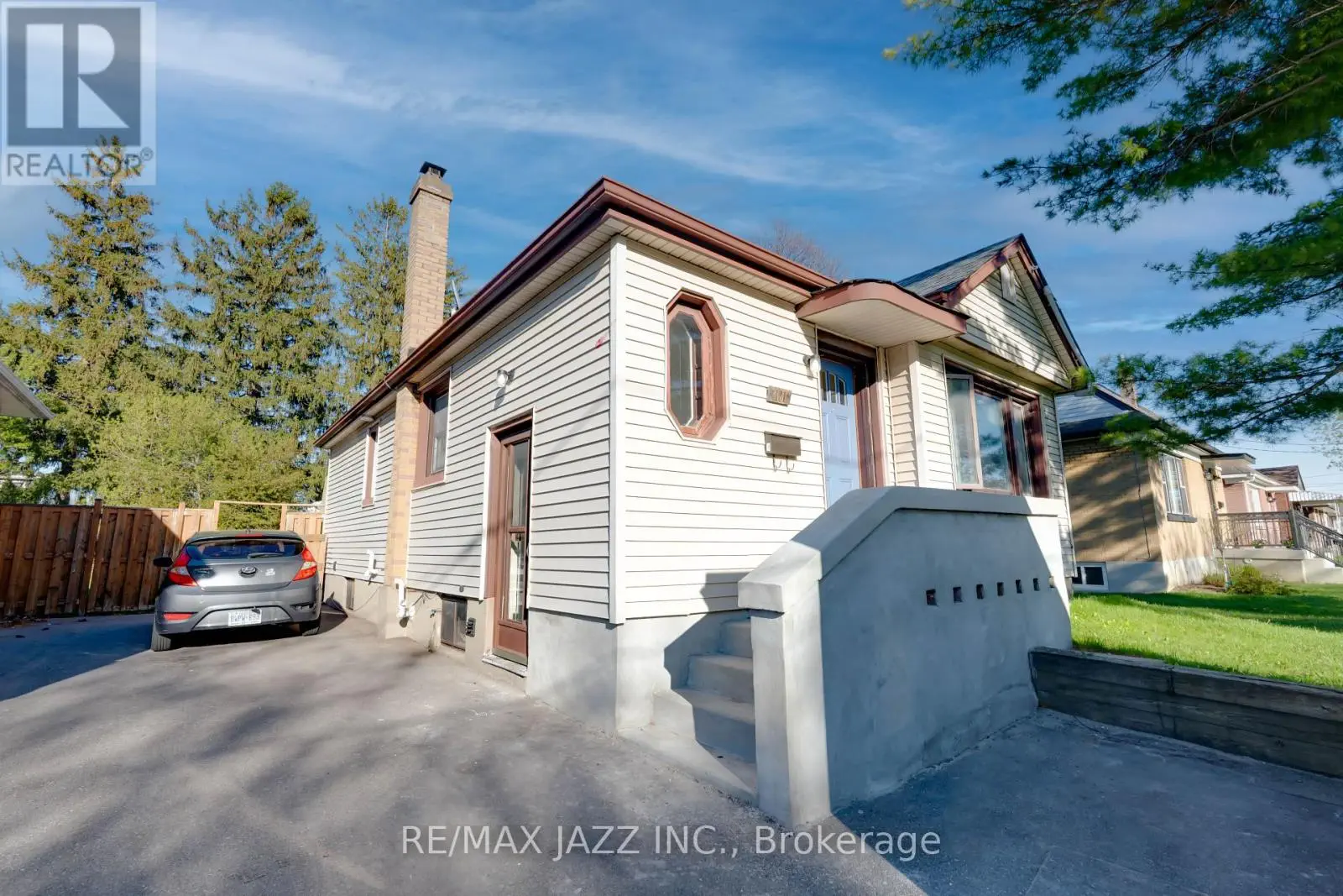 101 Luke Street, Oshawa, Ontario  L1G 6B6 - Photo 1 - E12137056
