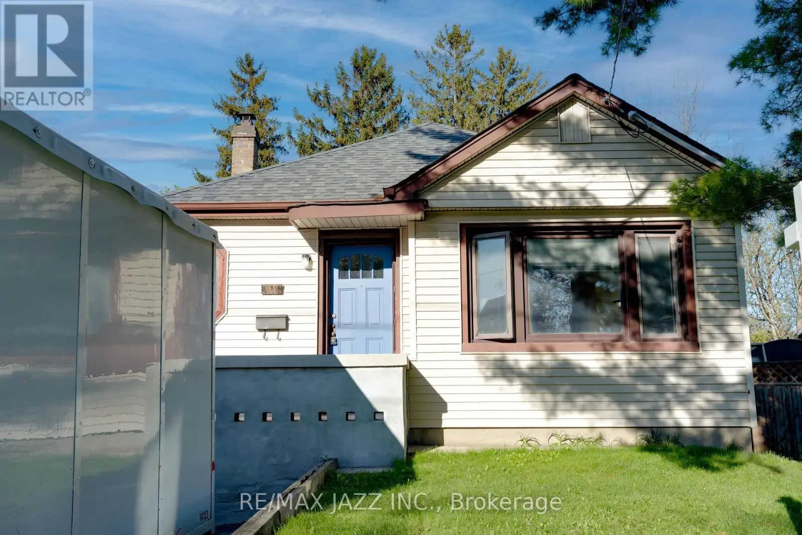 101 Luke Street, Oshawa, Ontario  L1G 6B6 - Photo 2 - E12137056