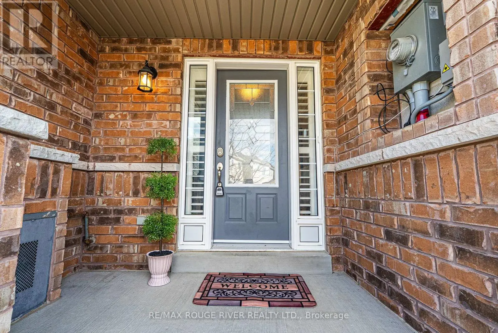 61 Mantz Crescent, Whitby, Ontario  L1R 0L2 - Photo 2 - E12137160