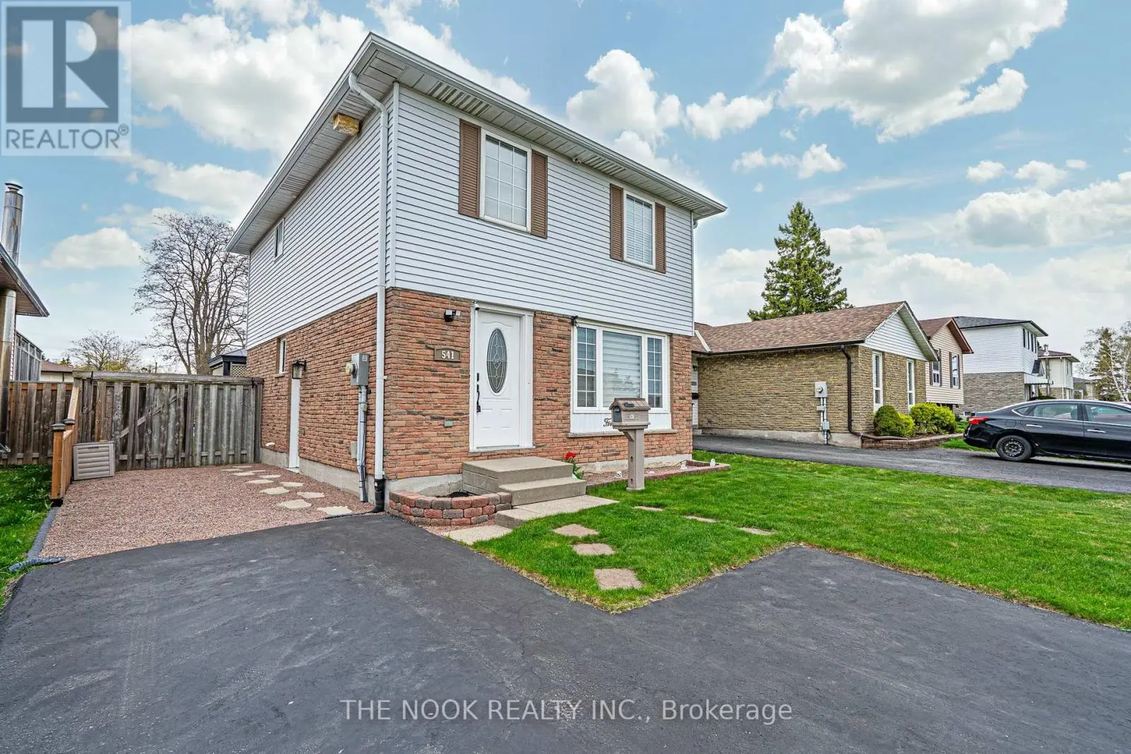 541 Laval Street, Oshawa, Ontario  L1J 6L8 - Photo 3 - E12137308