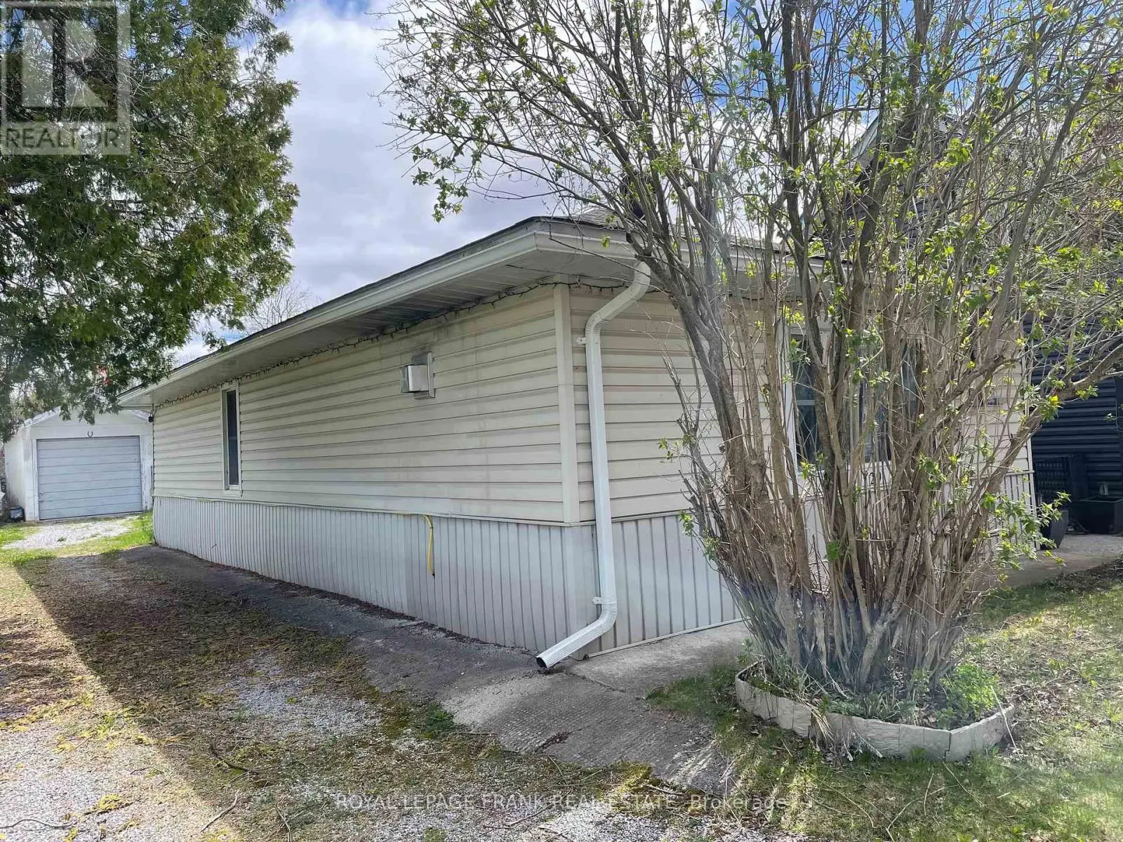 29 Head Street, Kawartha Lakes, Ontario  K0M 1A0 - Photo 2 - X12137309