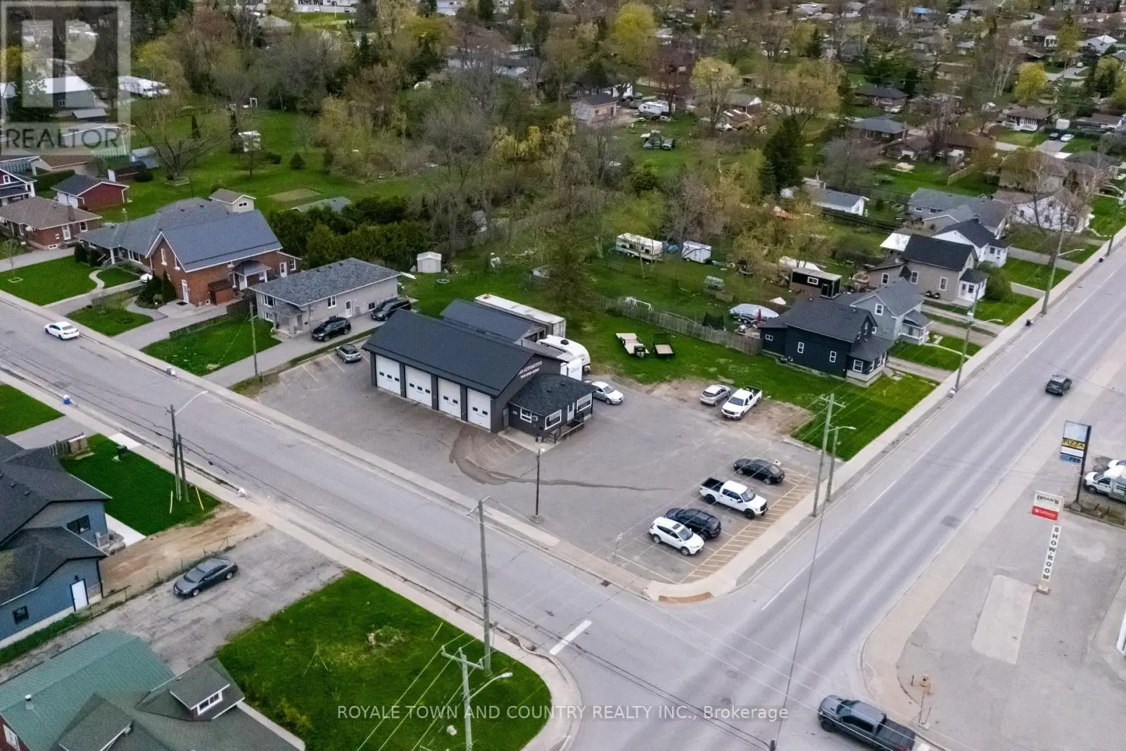 118 Queen Street, Kawartha Lakes, Ontario  K9V 4R3 - Photo 2 - X12001930