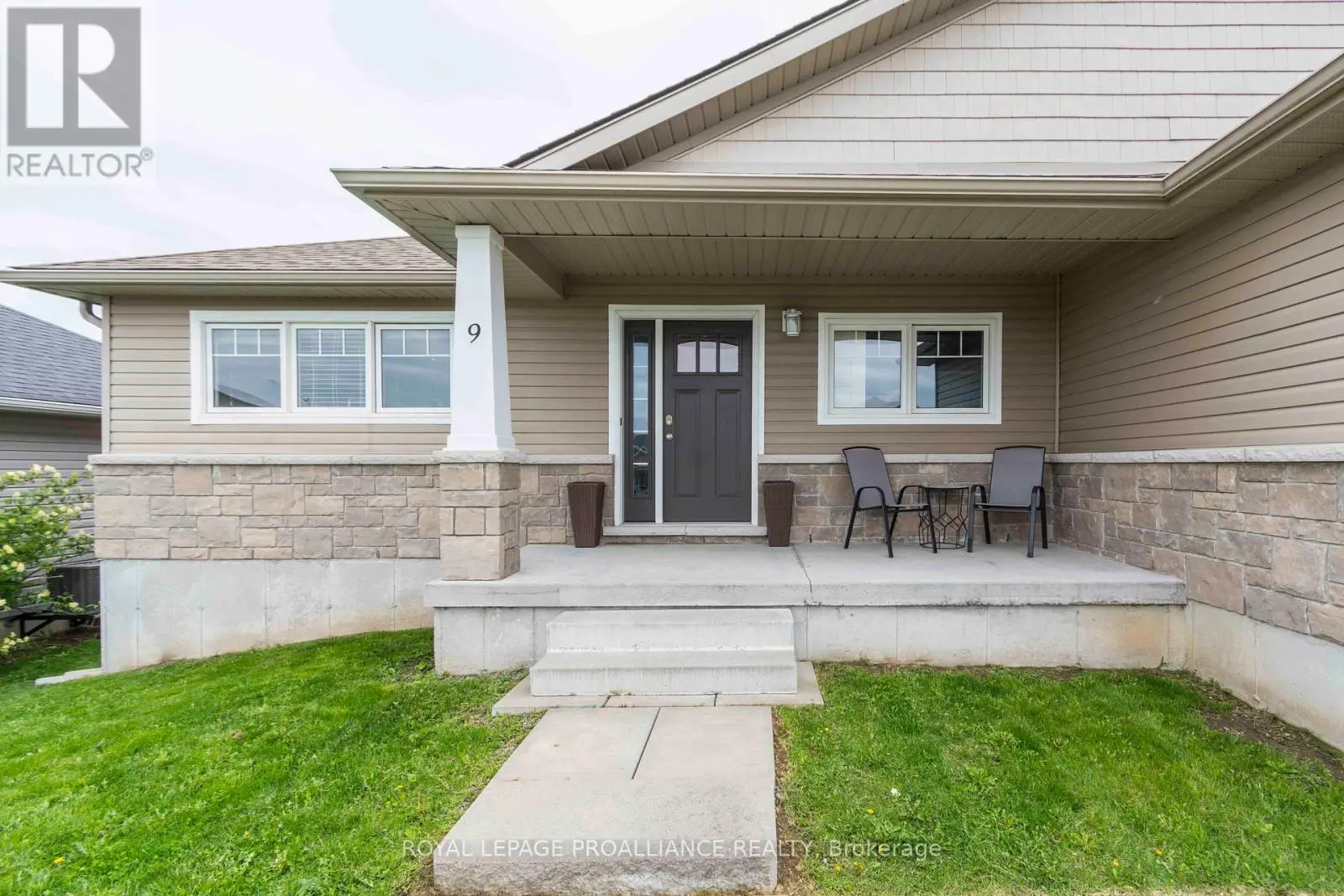 9 Meagan Lane, Quinte West, Ontario  K0K 2C0 - Photo 3 - X12137535