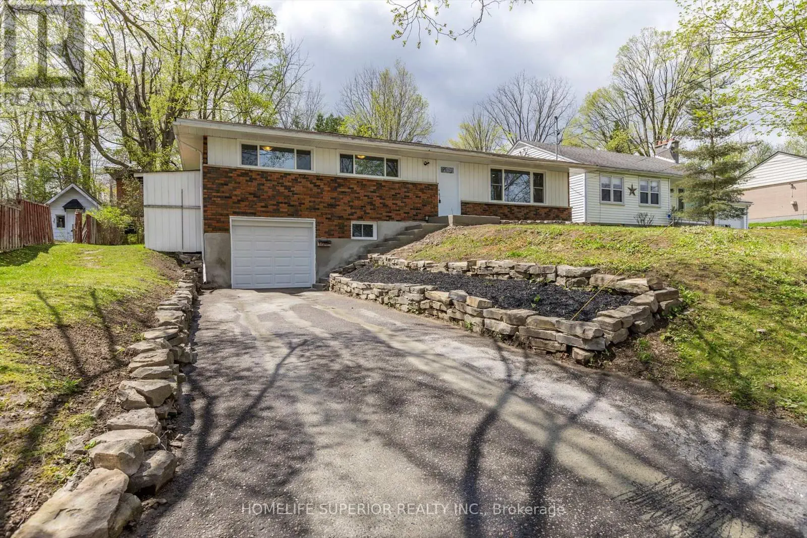 1243 Albertus Avenue, Peterborough Central, Ontario  K9J 6A3 - Photo 3 - X12133434