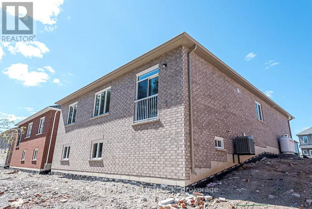 53 Hillcroft Way, Kawartha Lakes, Ontario  K0M 1A0 - Photo 2 - X12138271