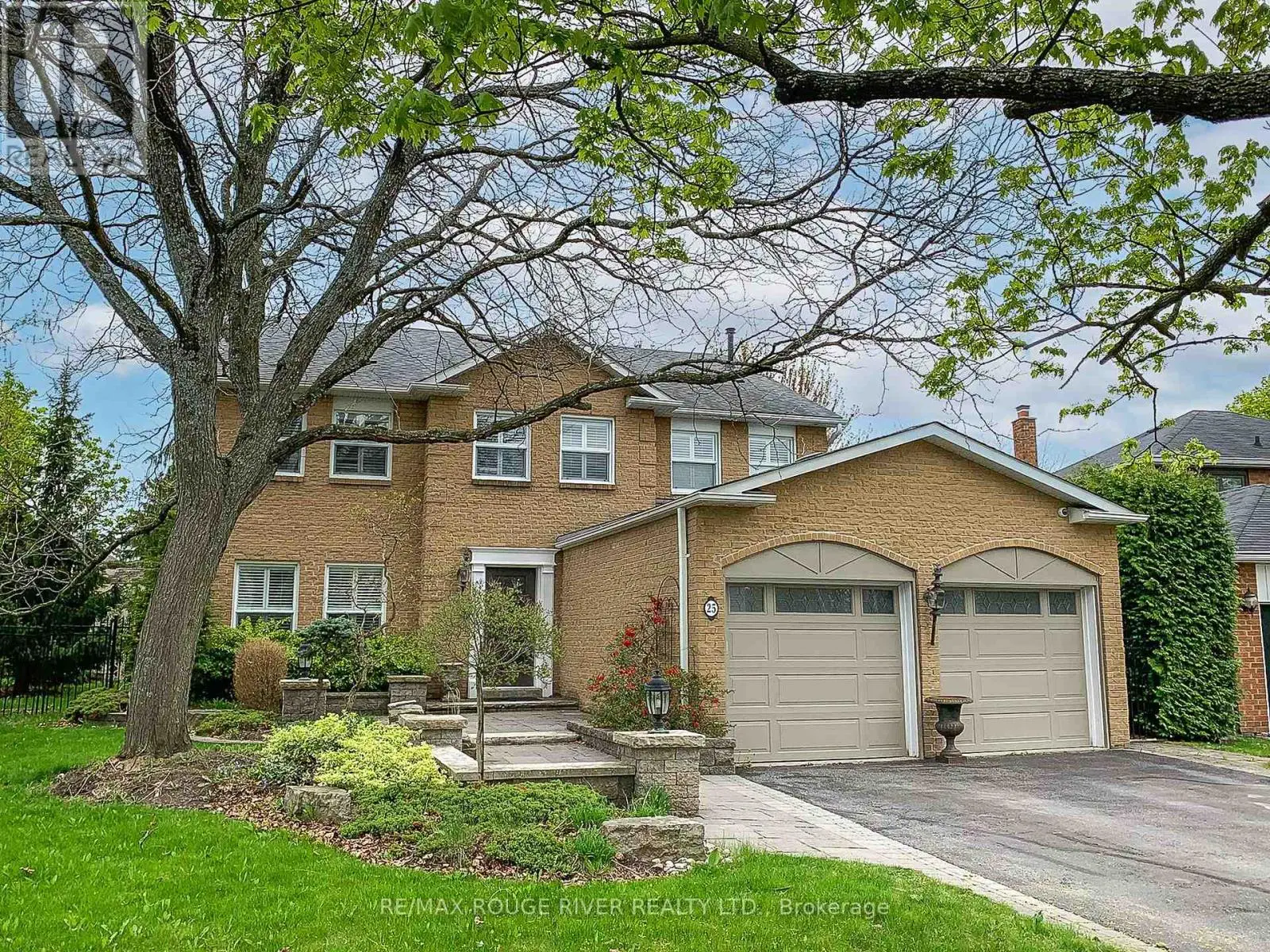 25 Rutledge Street, Whitby, Ontario  L1P 1H1 - Photo 1 - E12137150
