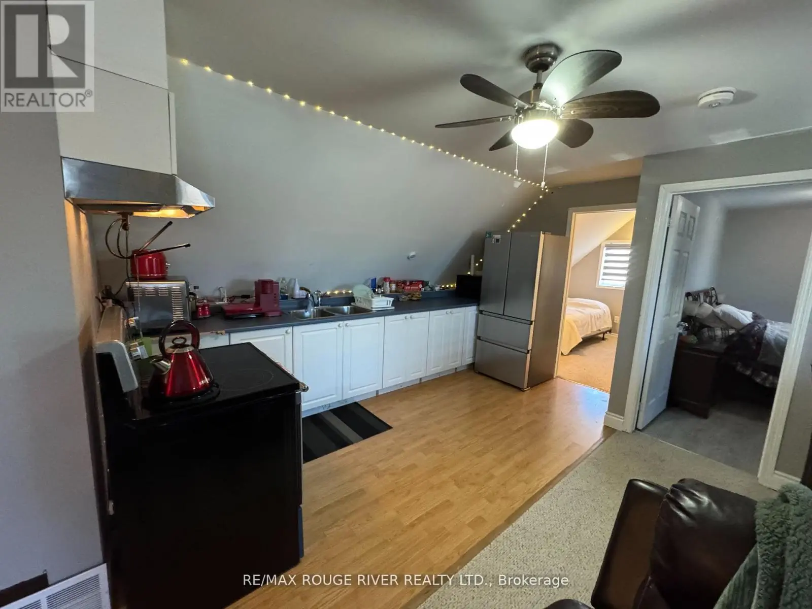 319 Dover Court, Oshawa, Ontario  L1G 6G7 - Photo 2 - E12138674