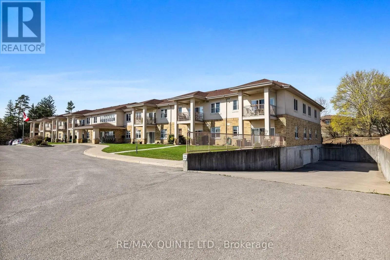 #205 20 Fourth Avenue, Quinte West, Ontario  K8V 5N3 - Photo 3 - X12139240