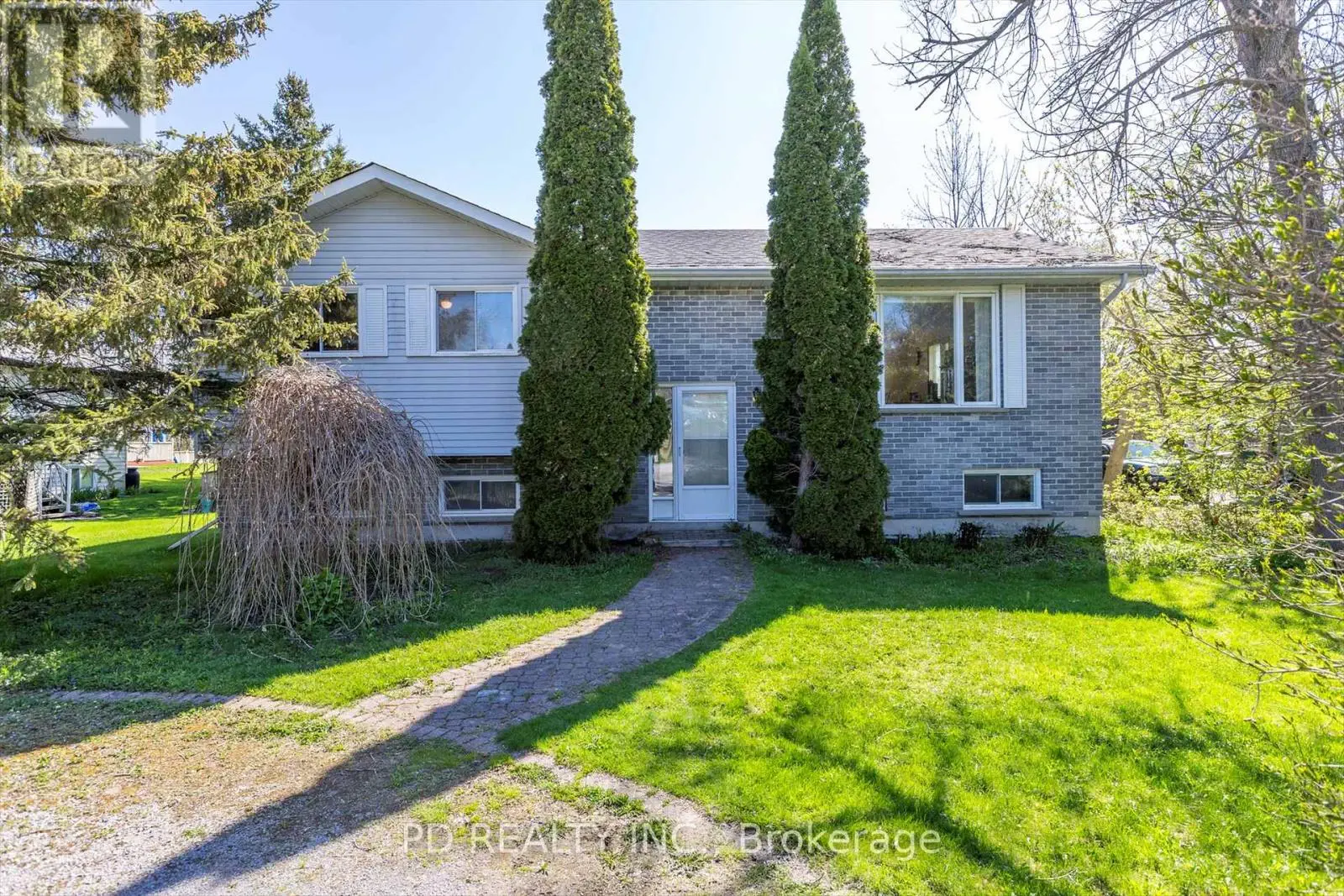 40 Clearview Drive, Kawartha Lakes, Ontario  K0L 2W0 - Photo 1 - X12139327
