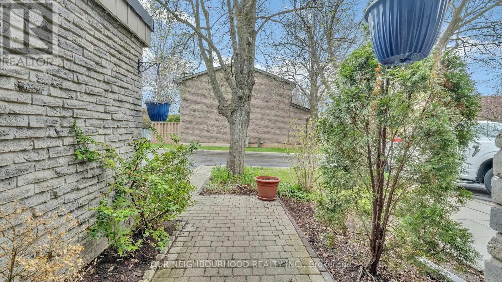 616 Forestwood Crescent Crescent, Burlington, Ontario  L7L 4K5 - Photo 3 - W12139422