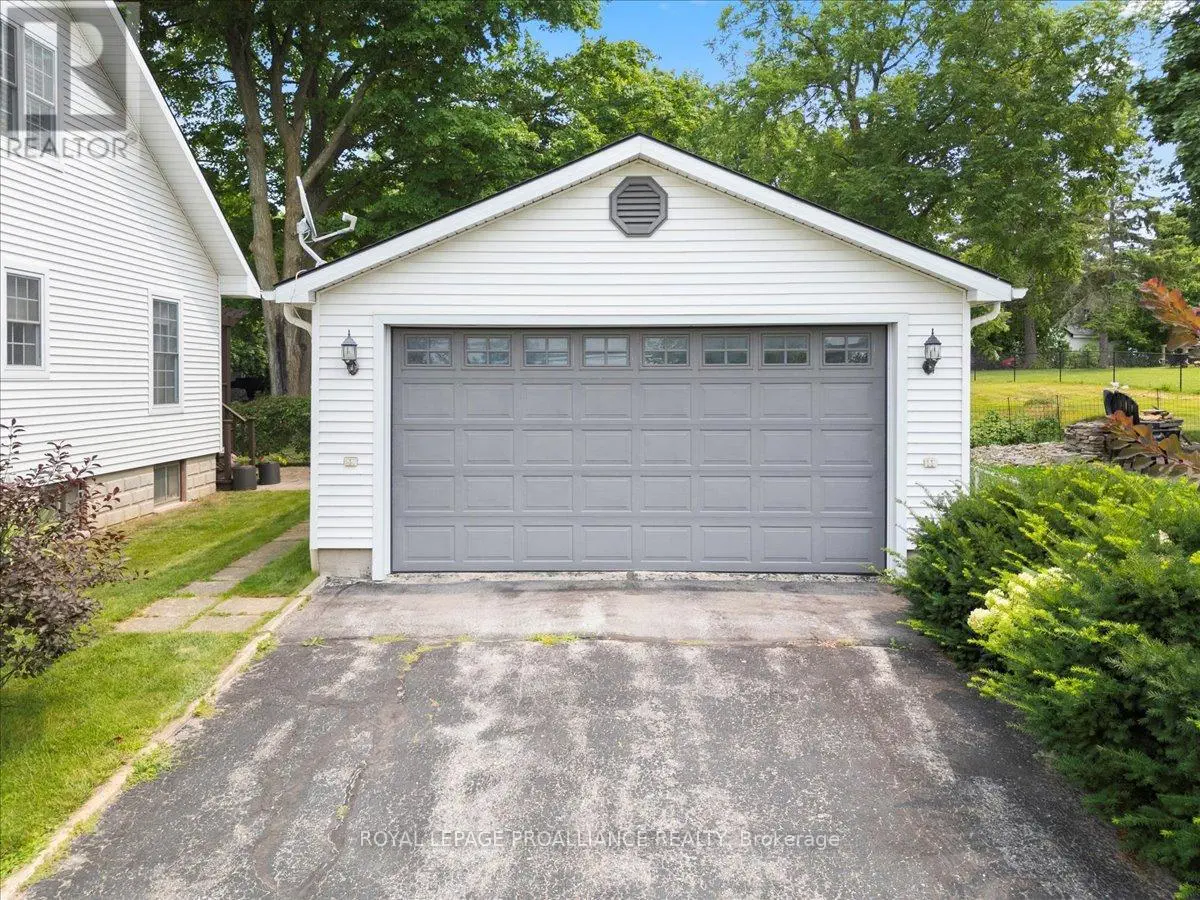 98 Bridge Street, Prince Edward County, Ontario  K0K 2T0 - Photo 2 - X12138204