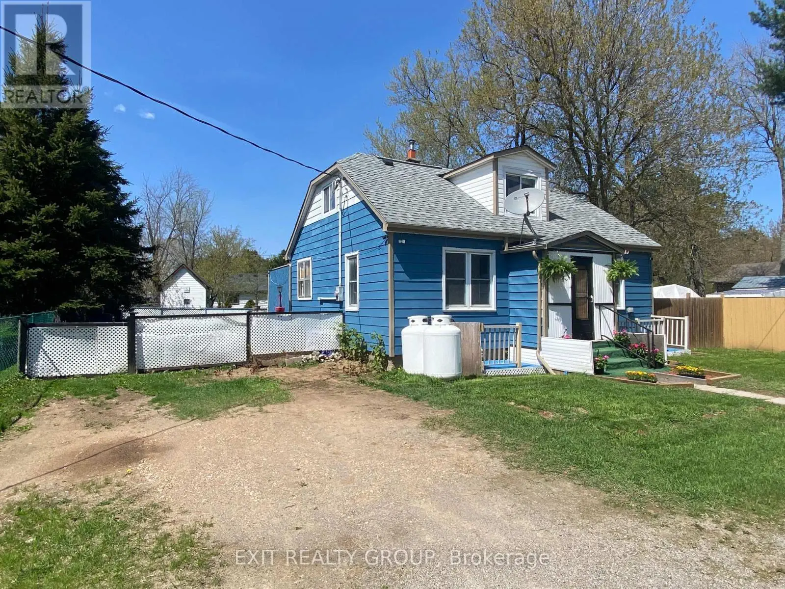 33 Glastonbury Road, Addington Highlands, Ontario  K0H 2G0 - Photo 2 - X12035903