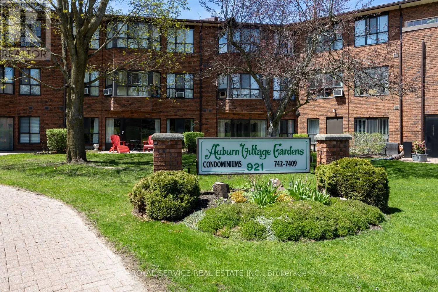 215 - 921 Armour Road, Peterborough East, Ontario  K9H 7K5 - Photo 3 - X12006017