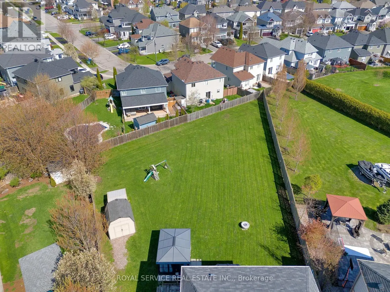 35 Alldread Crescent, Clarington, Ontario  L1B 0C2 - Photo 2 - E12140568