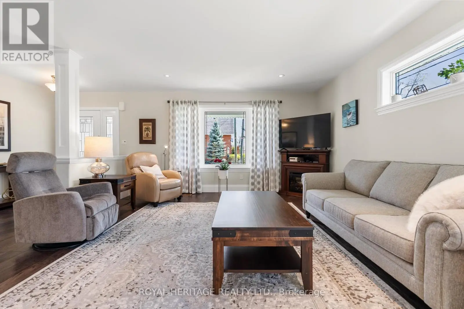 16 Regent Street, Kawartha Lakes, Ontario  K9V 3T7 - Photo 2 - X12140639