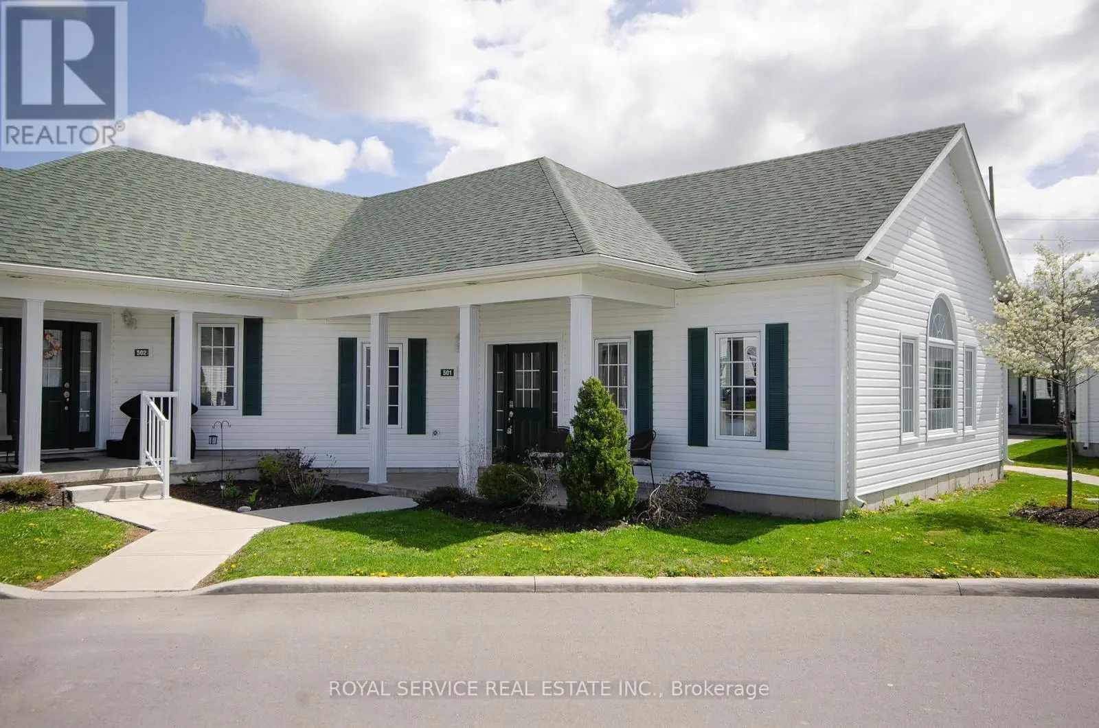 501 - 300 Croft Street, Port Hope, Ontario  L1A 0E1 - Photo 2 - X12140714