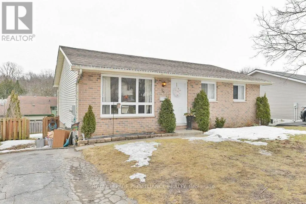 35 Van Alstine Drive, Quinte West, Ontario  K8V 6K7 - Photo 1 - X12141043