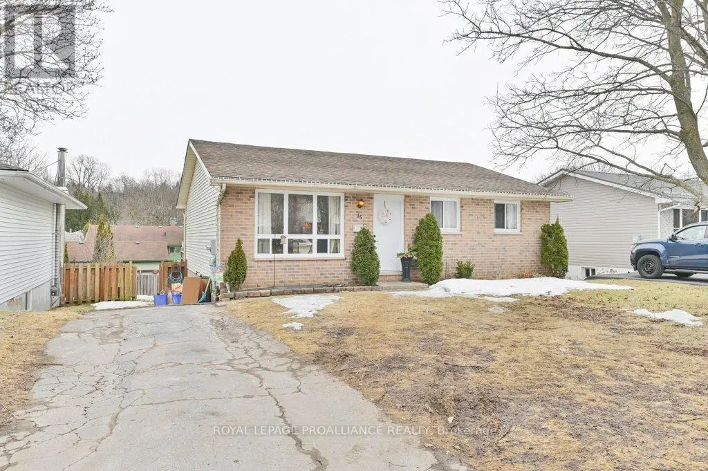 35 Van Alstine Drive, Quinte West, Ontario  K8V 6K7 - Photo 2 - X12141043