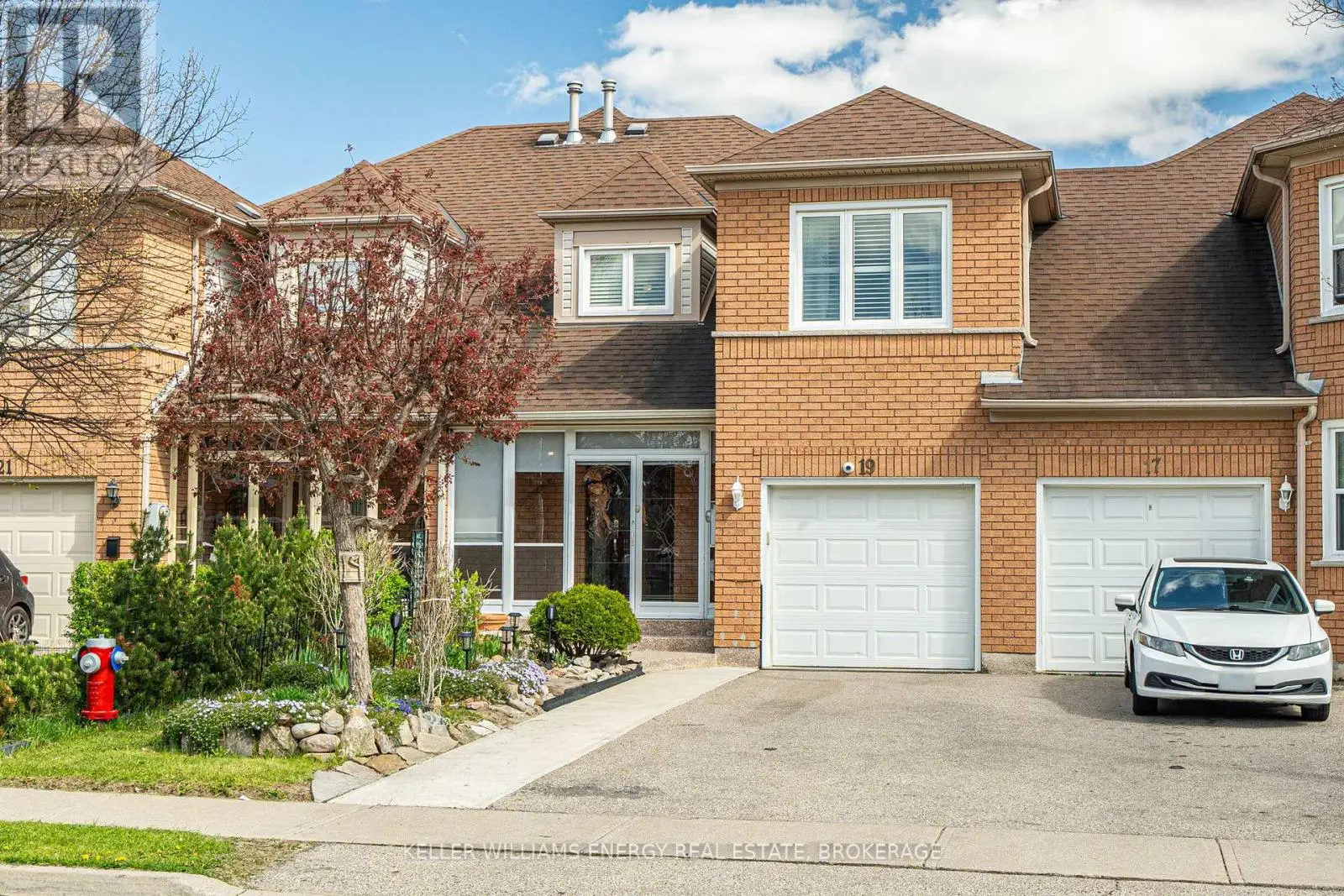 19 Woodstream Avenue, Brampton, Ontario  L6R 1M7 - Photo 1 - W12141236