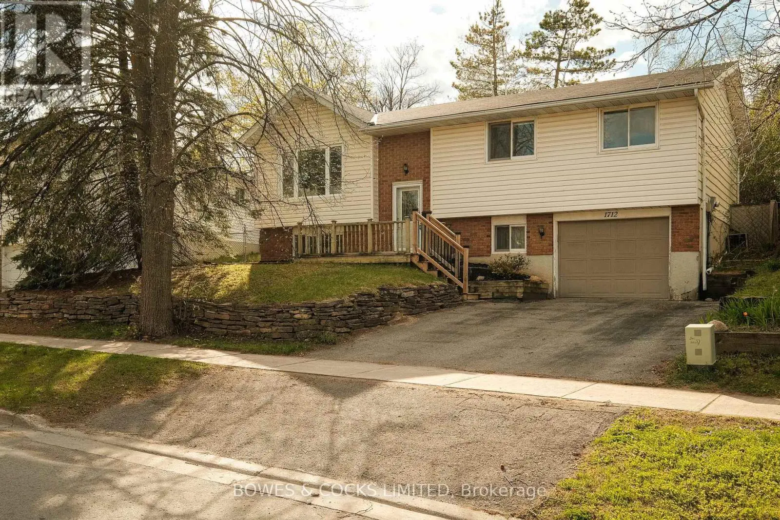 1712 REDWOOD DRIVE, Peterborough West, Ontario