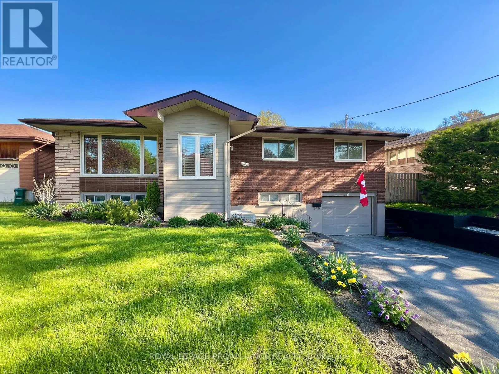 568 Victoria Avenue, Belleville, Ontario  K8N 2G7 - Photo 1 - X12141381