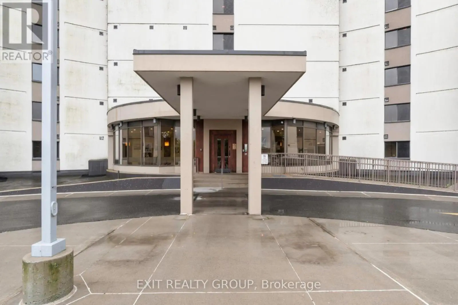 302 - 2 South Front Street, Belleville, Ontario  K8N 5K7 - Photo 3 - X12140763