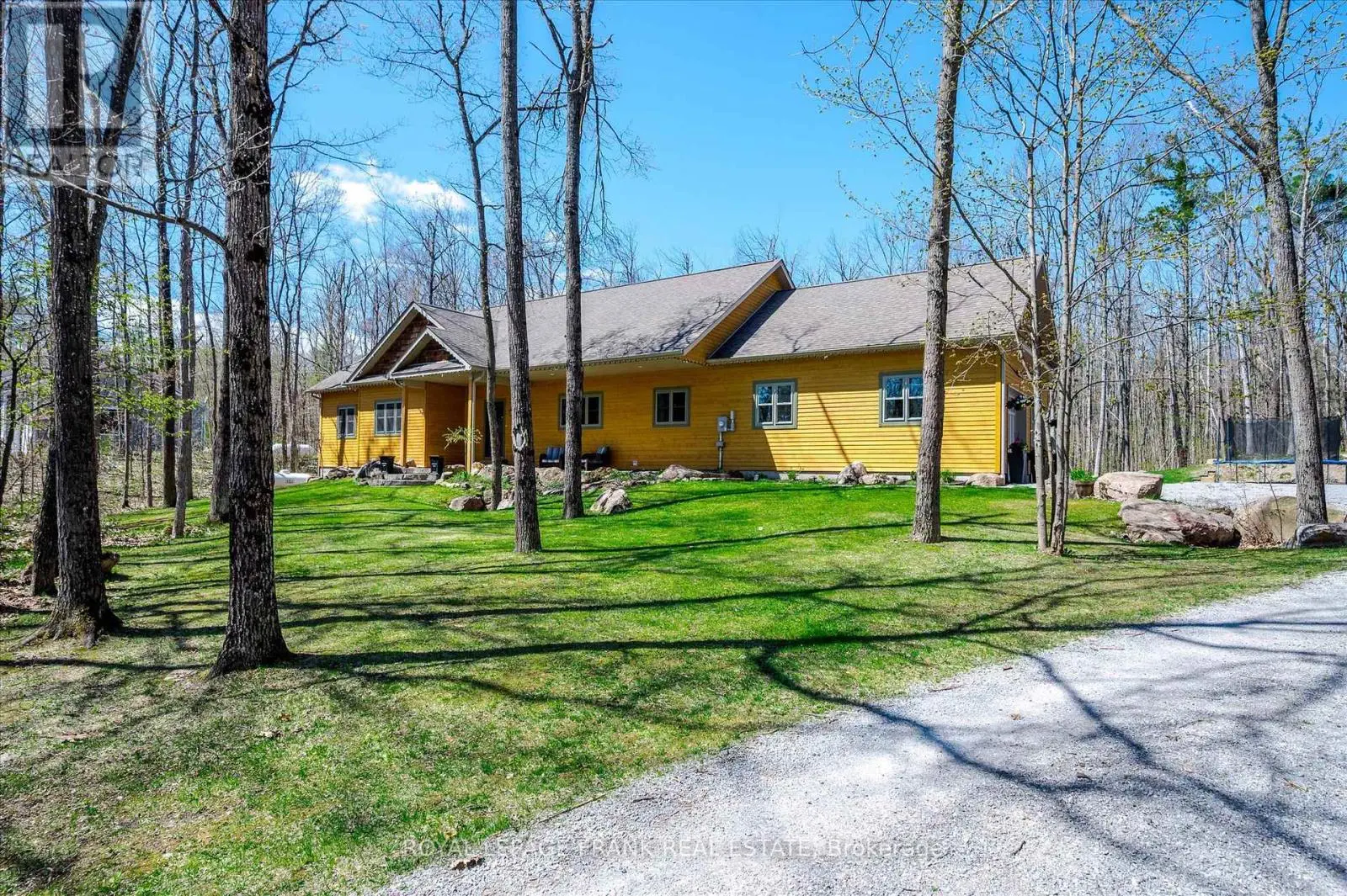 92 Mitchell Crescent, Trent Lakes, Ontario  K0L 1J0 - Photo 1 - X12141700
