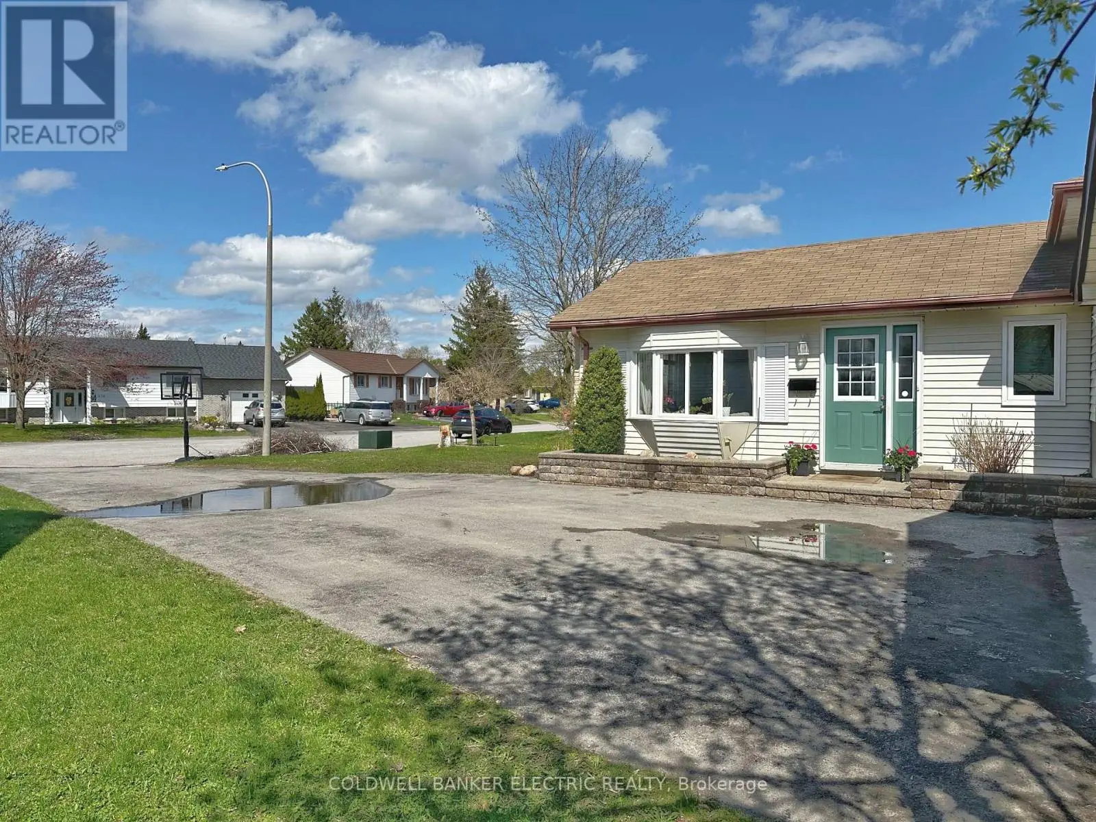 843 Orpington Road, Peterborough South, Ontario  K9J 4A6 - Photo 2 - X12142089