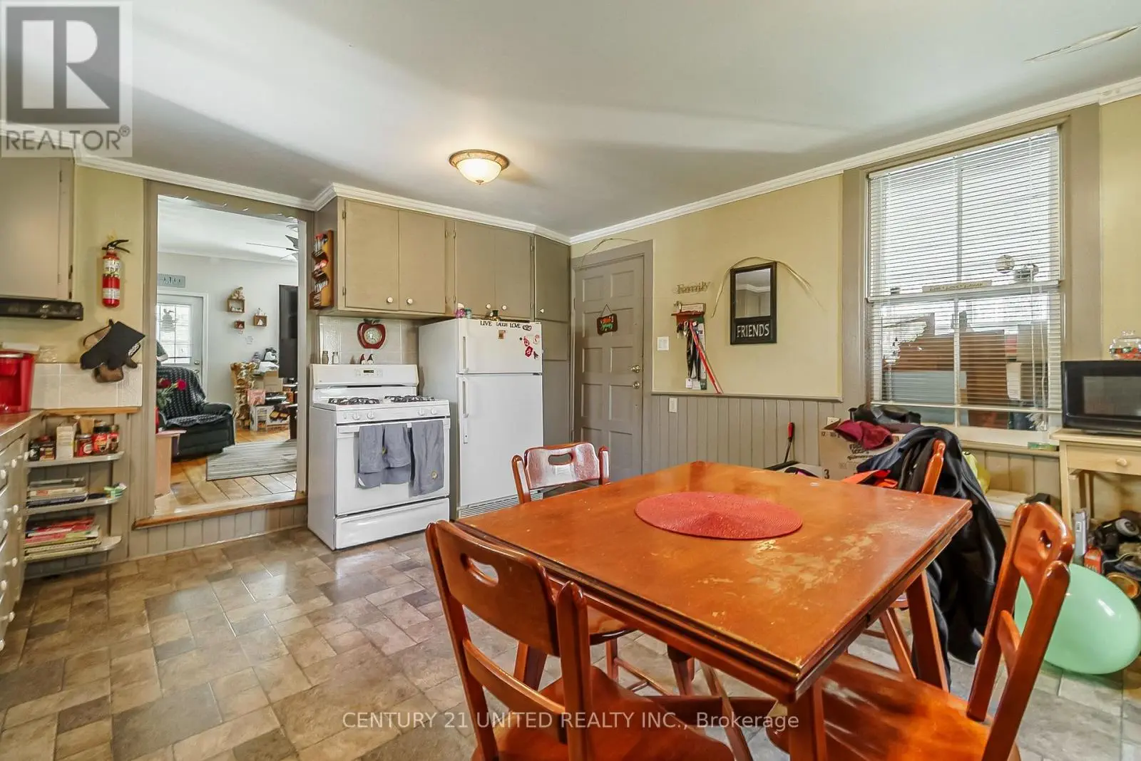 504 Rubidge Street, Peterborough Central, Ontario  K9H 4E7 - Photo 3 - X12143068