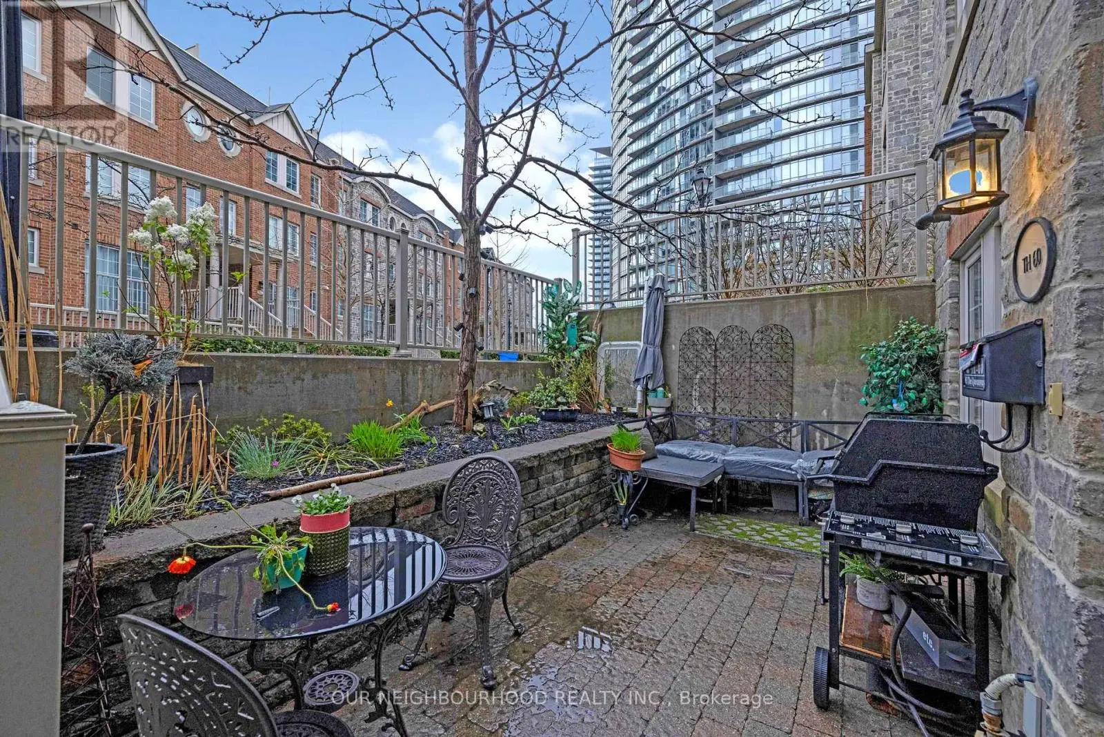 Th60 - 93 The Queensway Avenue, Toronto, Ontario  M6S 5A7 - Photo 3 - W12143776