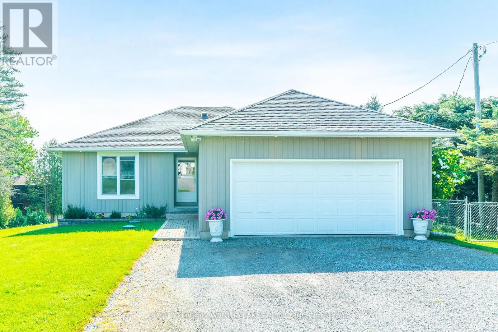 36 Riverside Drive, Kawartha Lakes, Ontario  K9V 4R2 - Photo 3 - X12143777