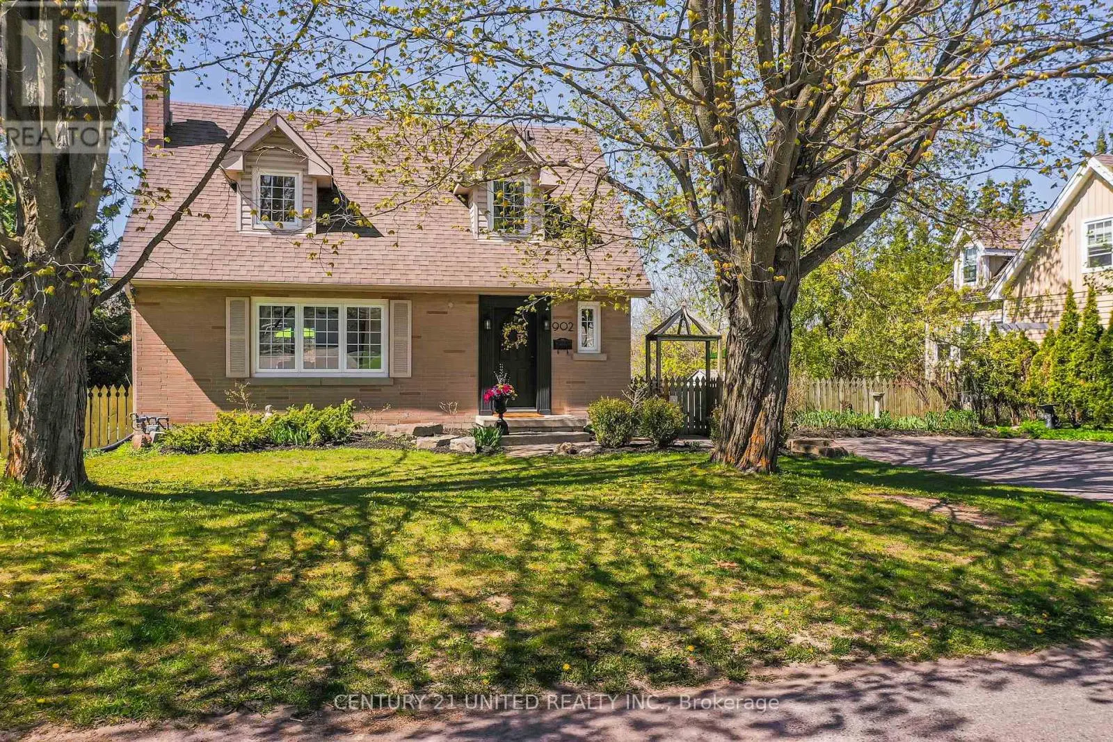 902 Valleyview Drive, Peterborough West, Ontario  K9J 6R1 - Photo 2 - X12143895