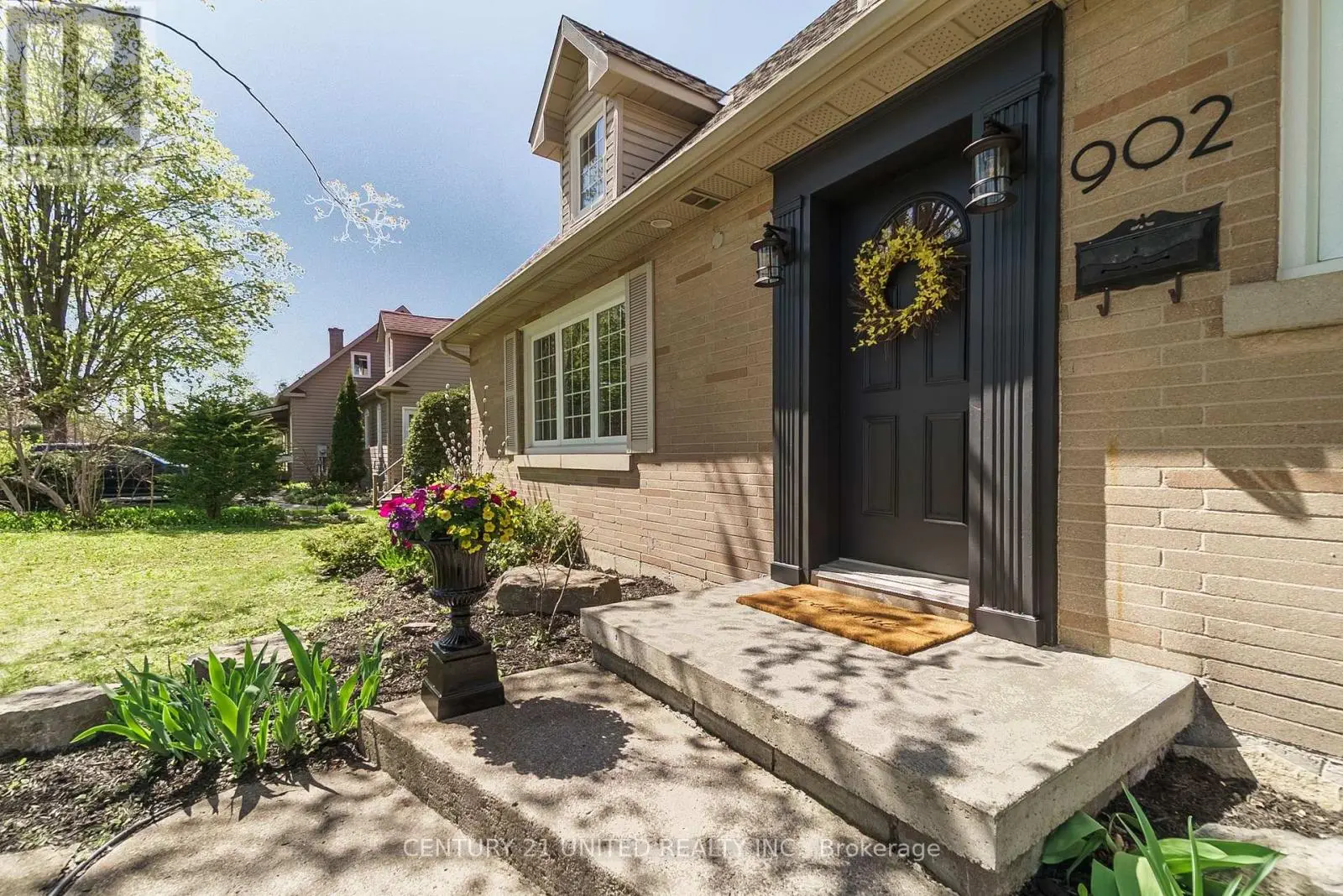 902 Valleyview Drive, Peterborough West, Ontario  K9J 6R1 - Photo 3 - X12143895