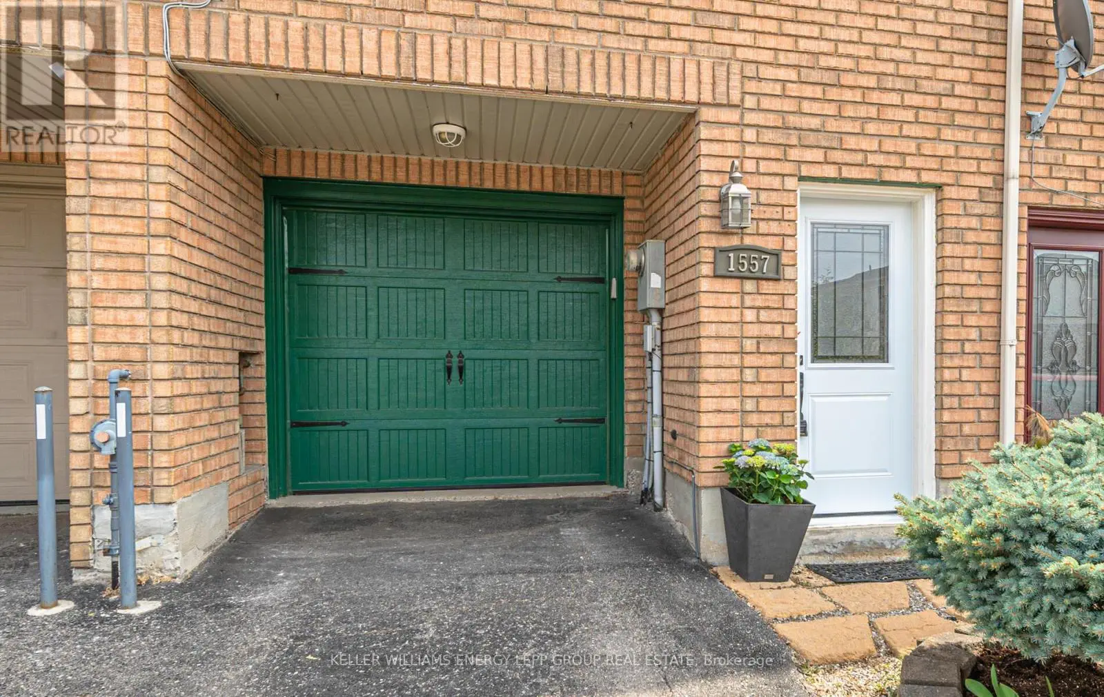 1557 Hummingbird Court, Pickering, Ontario  L1V 7H8 - Photo 2 - E12144066