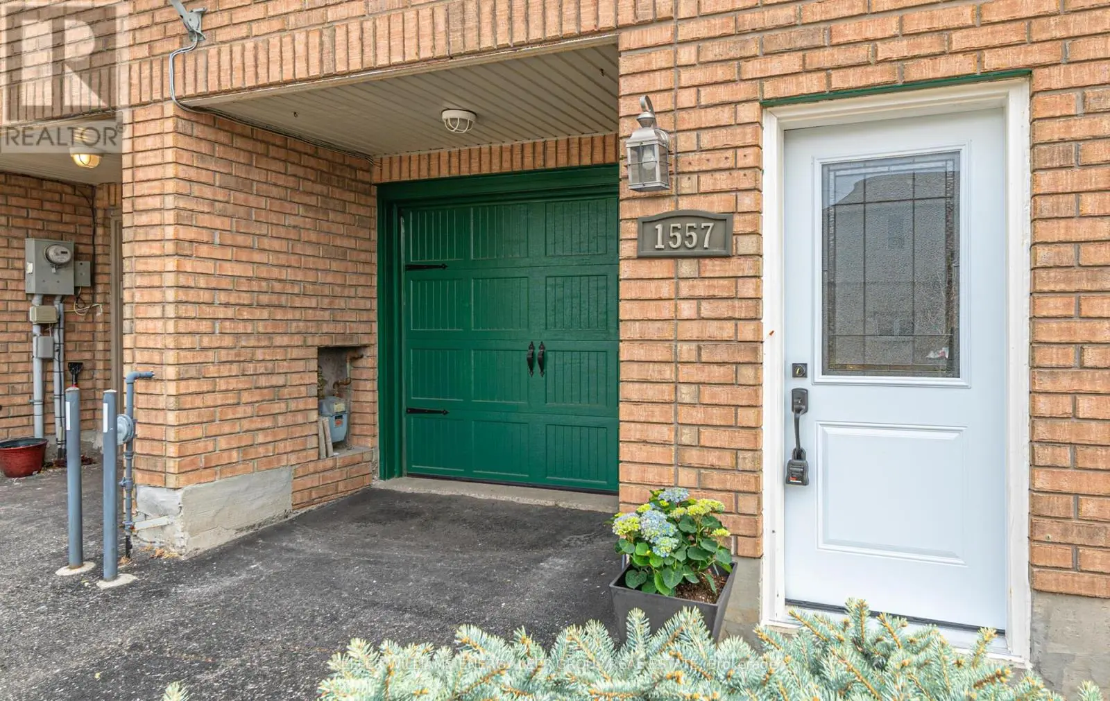 1557 Hummingbird Court, Pickering, Ontario  L1V 7H8 - Photo 3 - E12144066