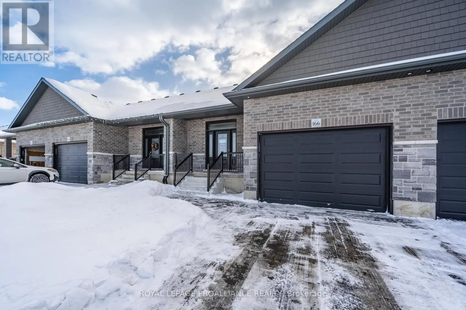 166 Appledene Drive, Quinte West, Ontario  K8V 0K3 - Photo 2 - X12144051