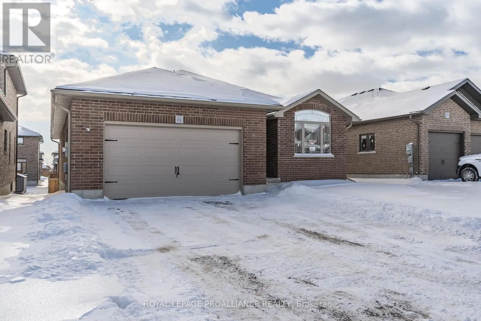 15 Andrew Crescent, Quinte West, Ontario  K8V 0K1 - Photo 1 - X12144245