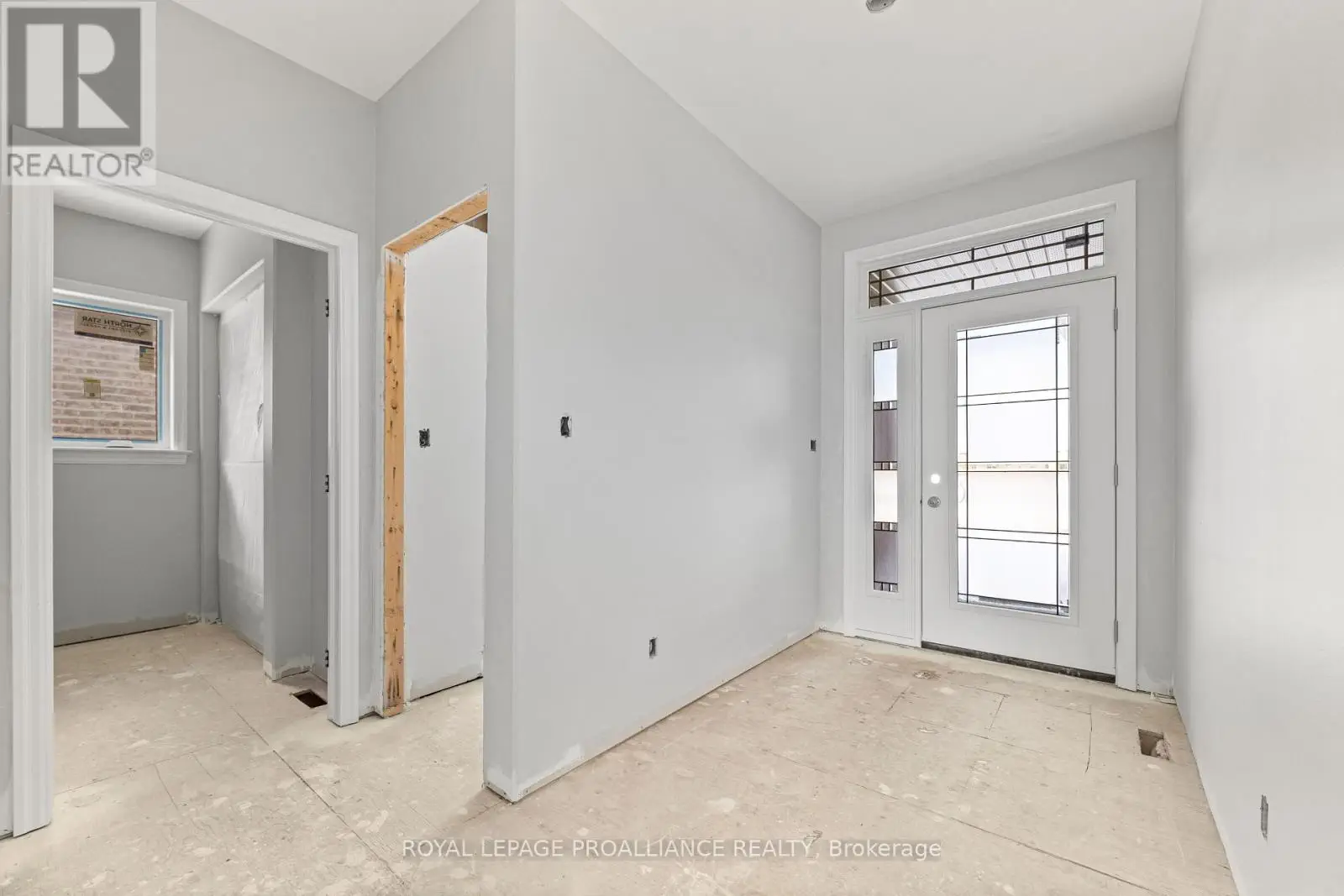 15 Andrew Crescent, Quinte West, Ontario  K8V 0K1 - Photo 3 - X12144245