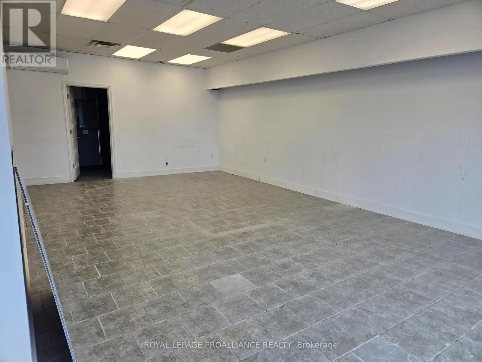 7 - 200 North Front Street, Belleville, Ontario  K8P 3C2 - Photo 2 - X12117394