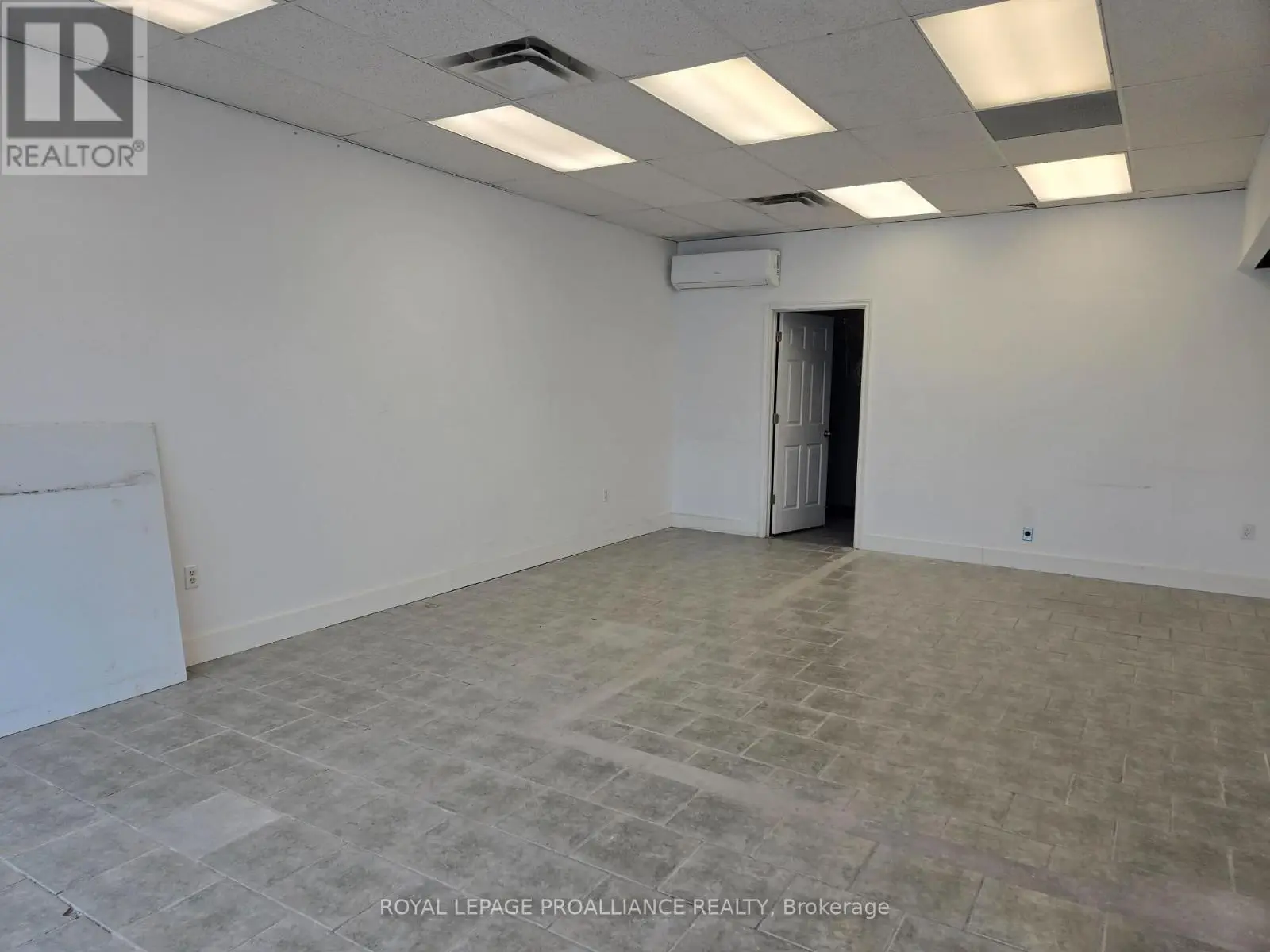 7 - 200 North Front Street, Belleville, Ontario  K8P 3C2 - Photo 3 - X12117394
