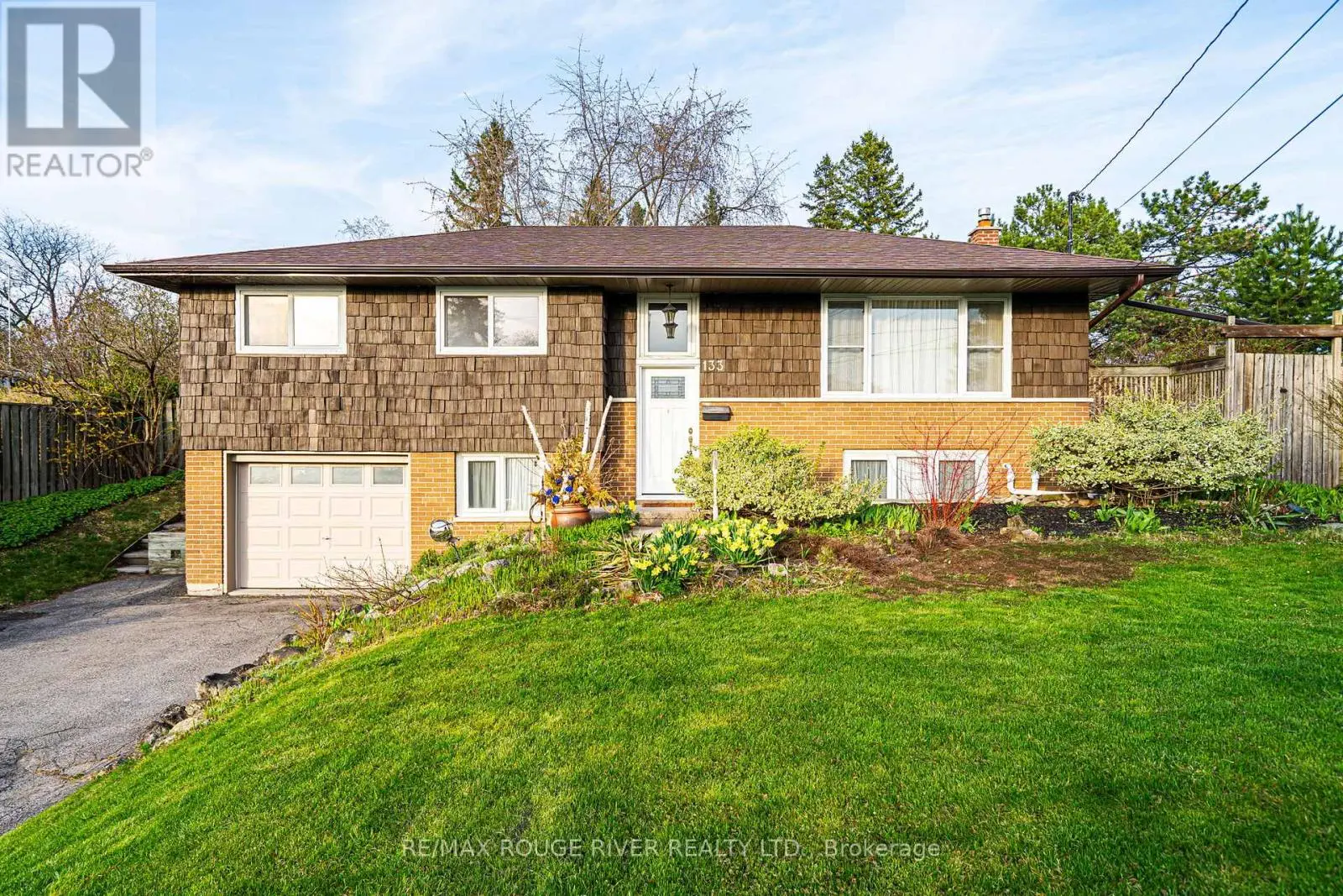 133 Elizabeth Crescent, Whitby, Ontario  L1N 3S1 - Photo 1 - E12144996