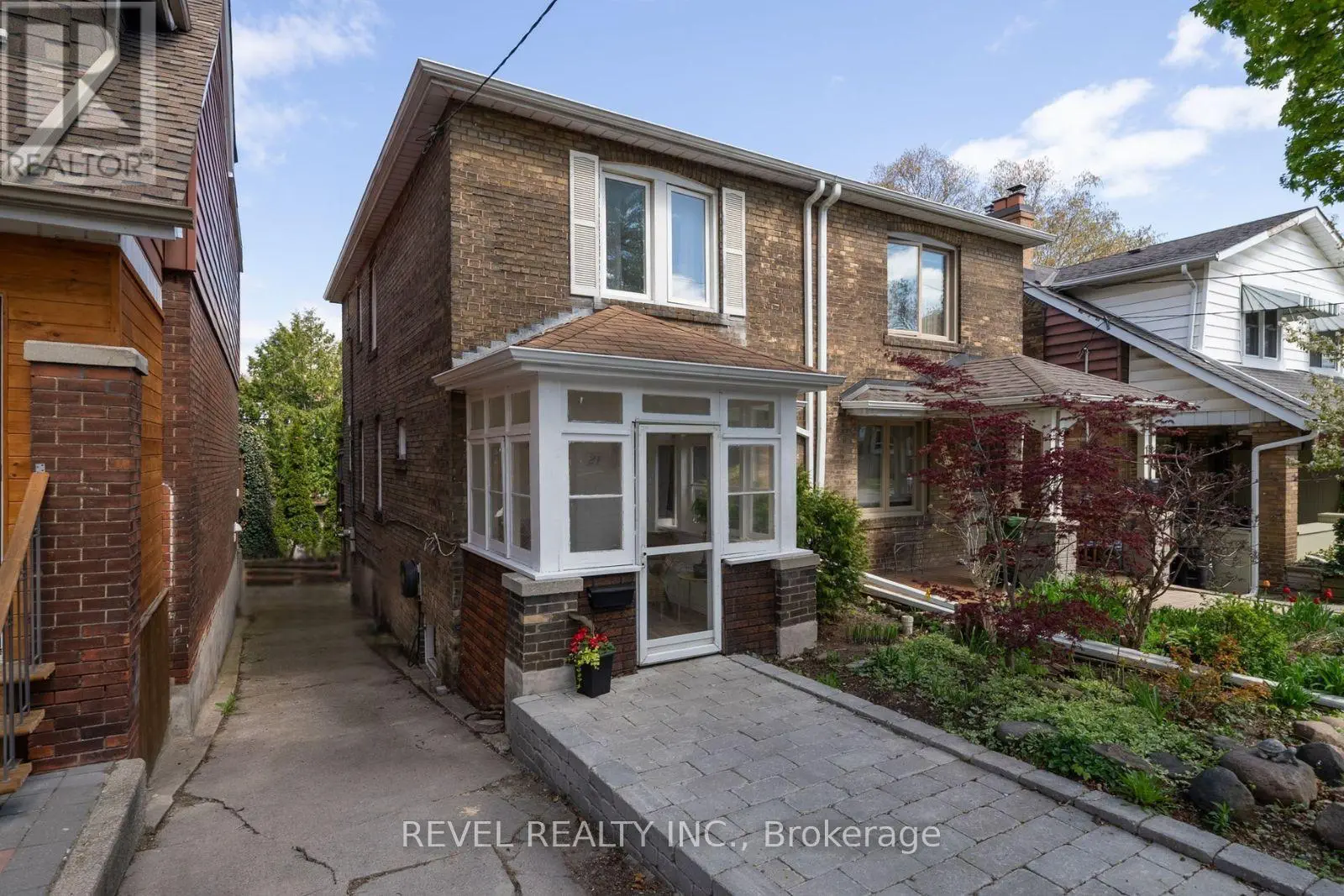 21 Aldridge Avenue, Toronto, Ontario  M4C 3W3 - Photo 2 - E12145866