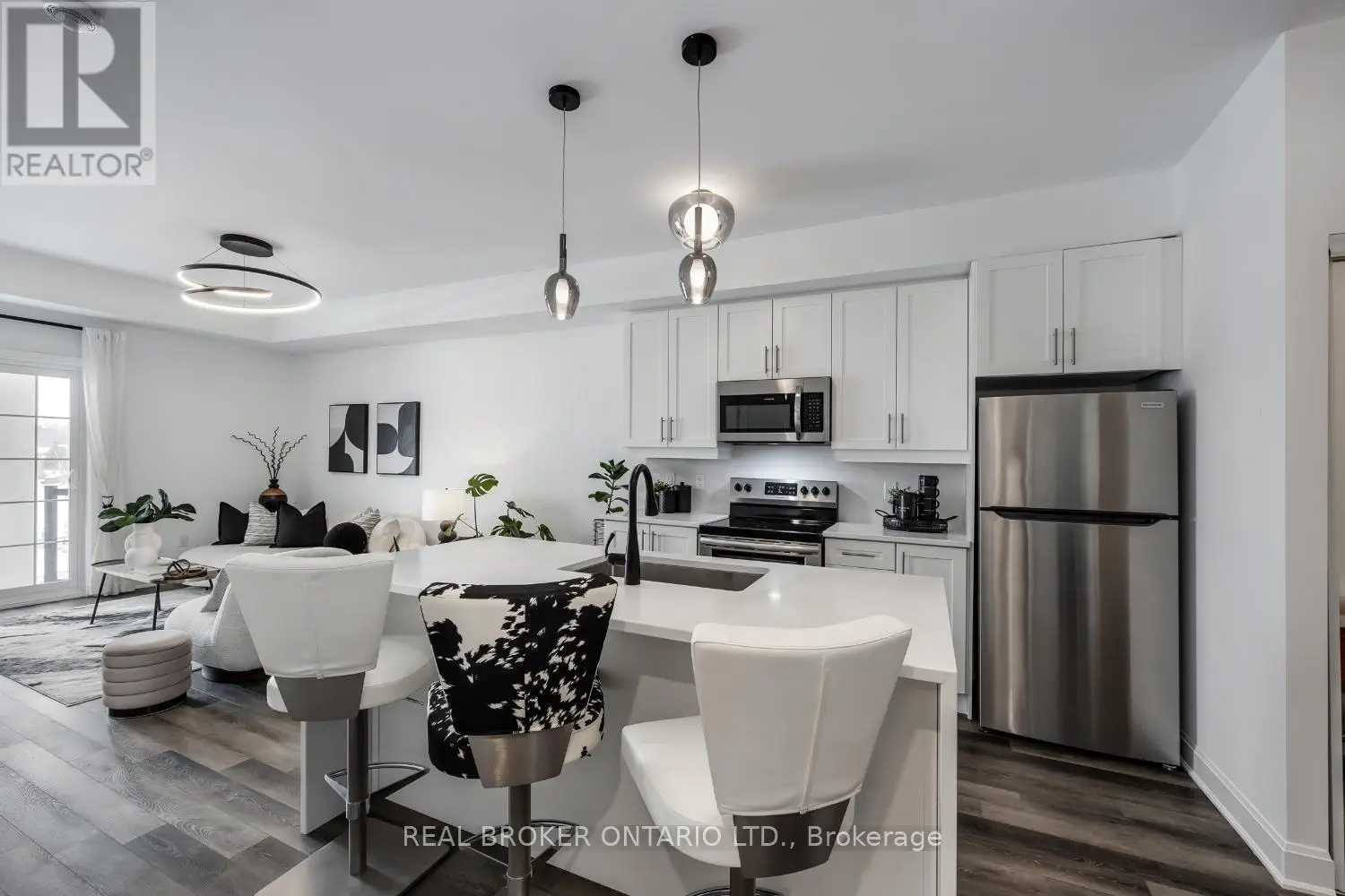427 - 50 Lakebreeze Drive, Clarington, Ontario  L1B 0V9 - Photo 1 - E12145879