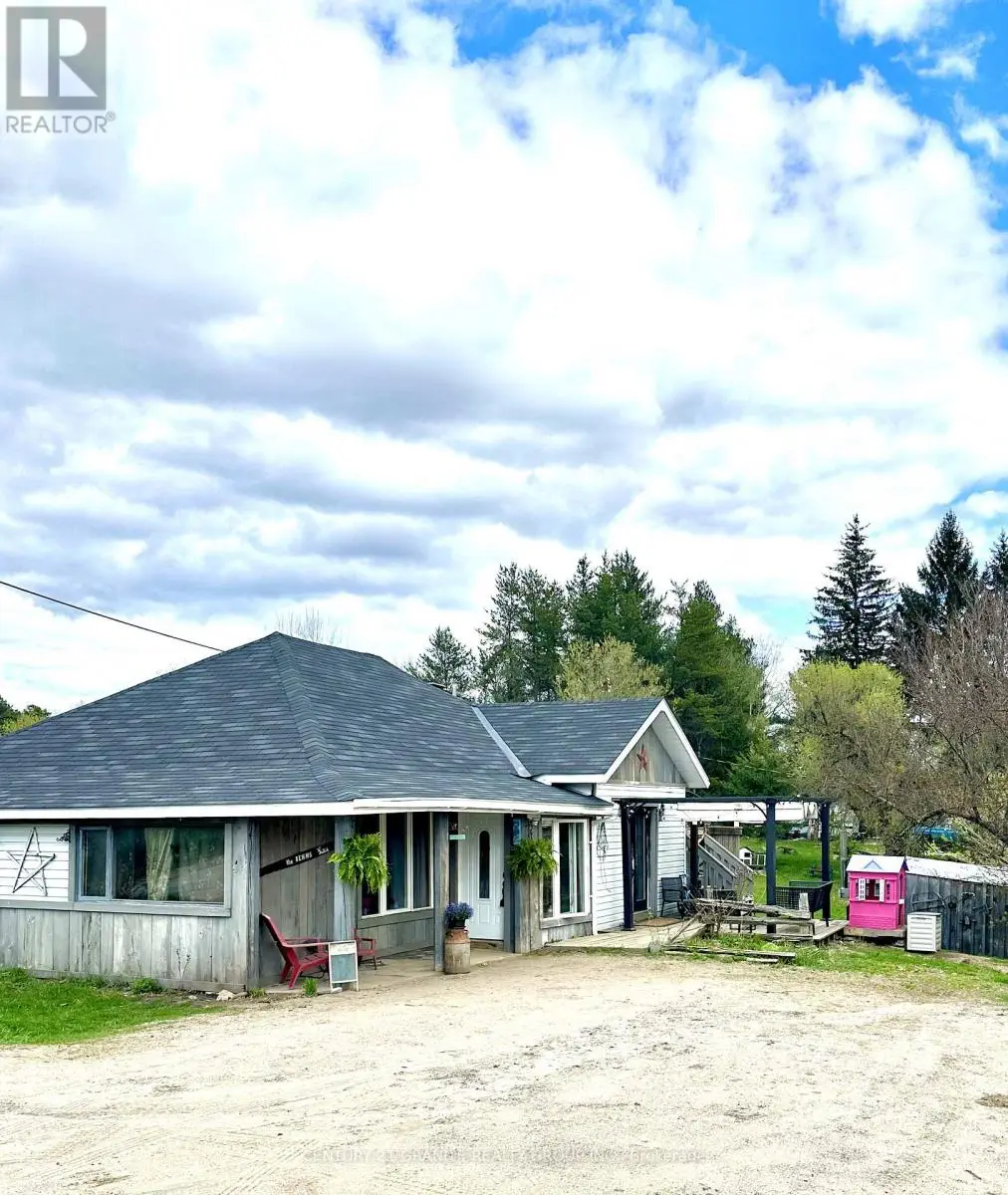 30 Central Street, Addington Highlands, Ontario  K0H 1L0 - Photo 1 - X12014365